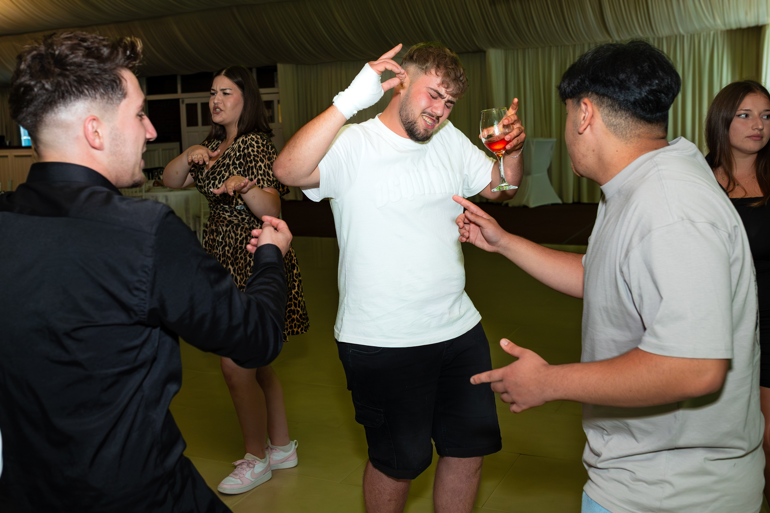 Majorat Denis. Ionut Brehuescu — Fotograf