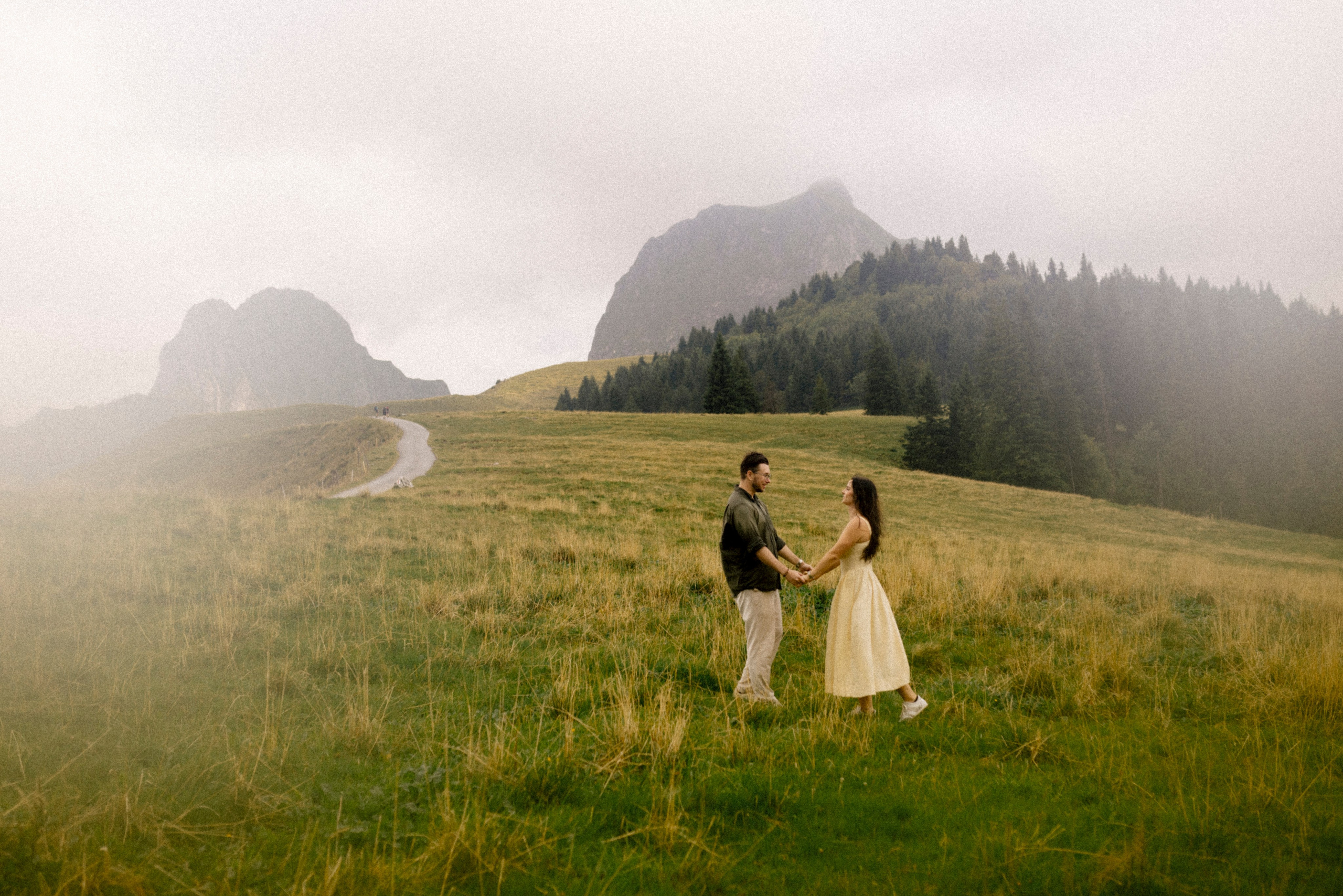 Emily + Casey. Polina Sobol — family & documentary photographer in Bern. Outdoor & urban photo sessions for families, kids and couples