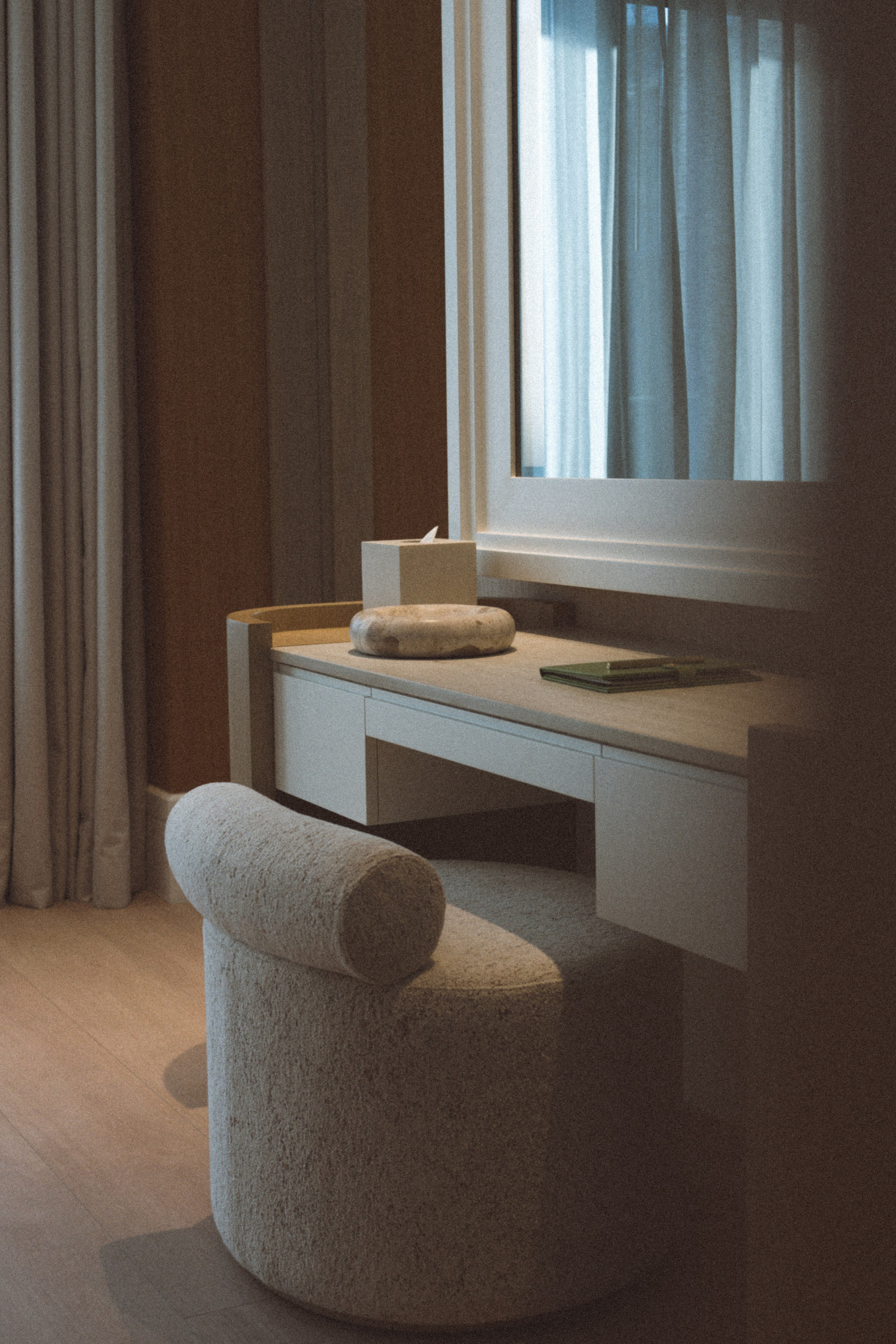 Delano Dubai. Professional photographer and videographer specializing in filming hot