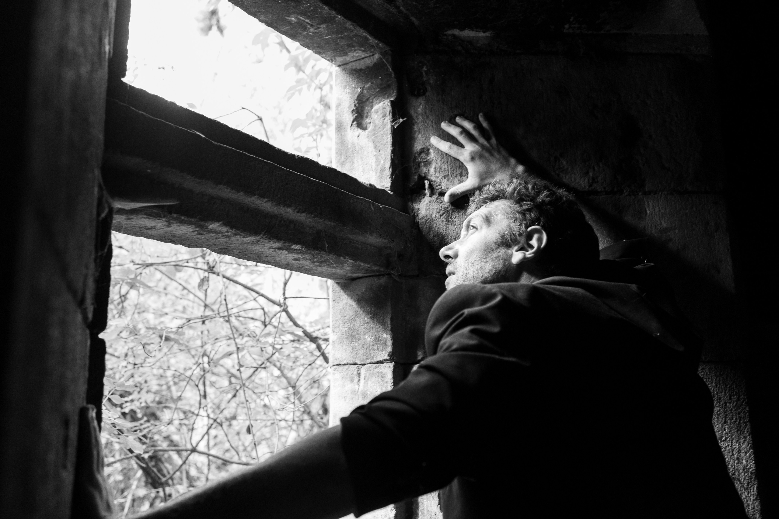 Portrait du portfolio d’un acteur Avignon Provence France. Histoires d’amour, séances photos de famille et de mariage en France