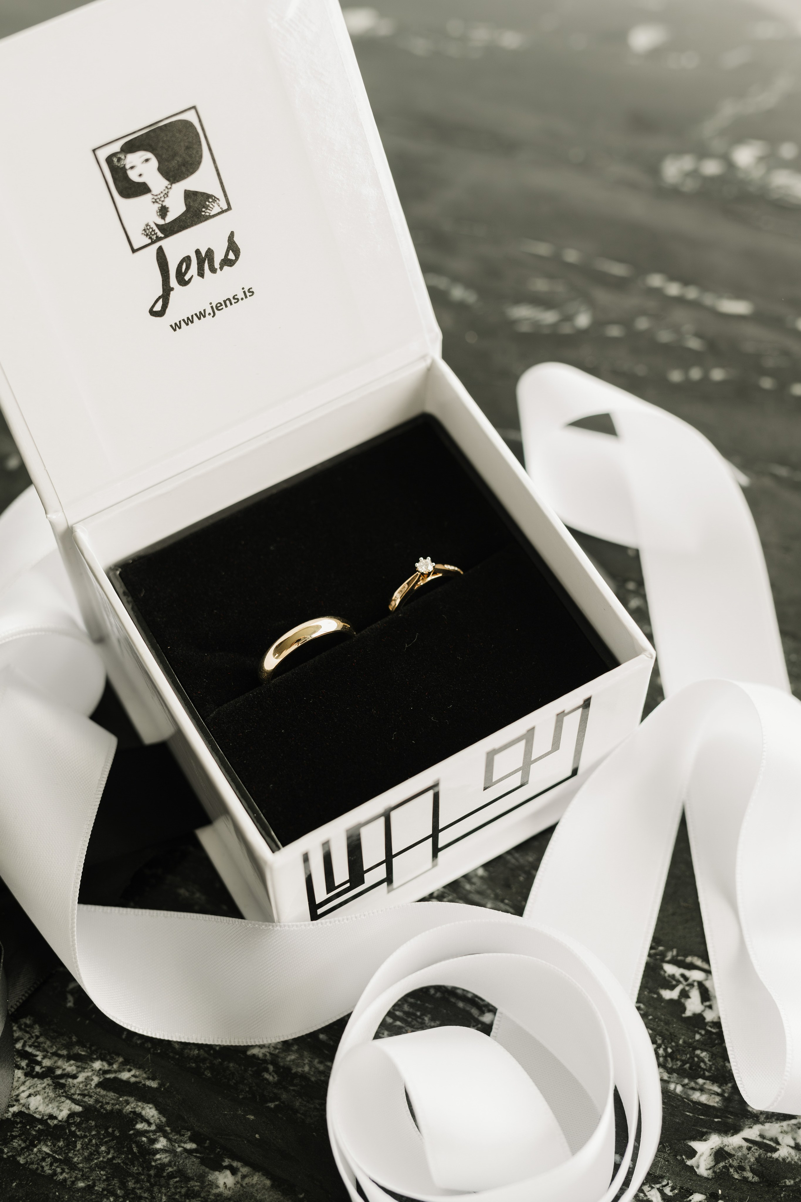 Maria and Matt. Michalina Dzianach Wedding Photographer Iceland