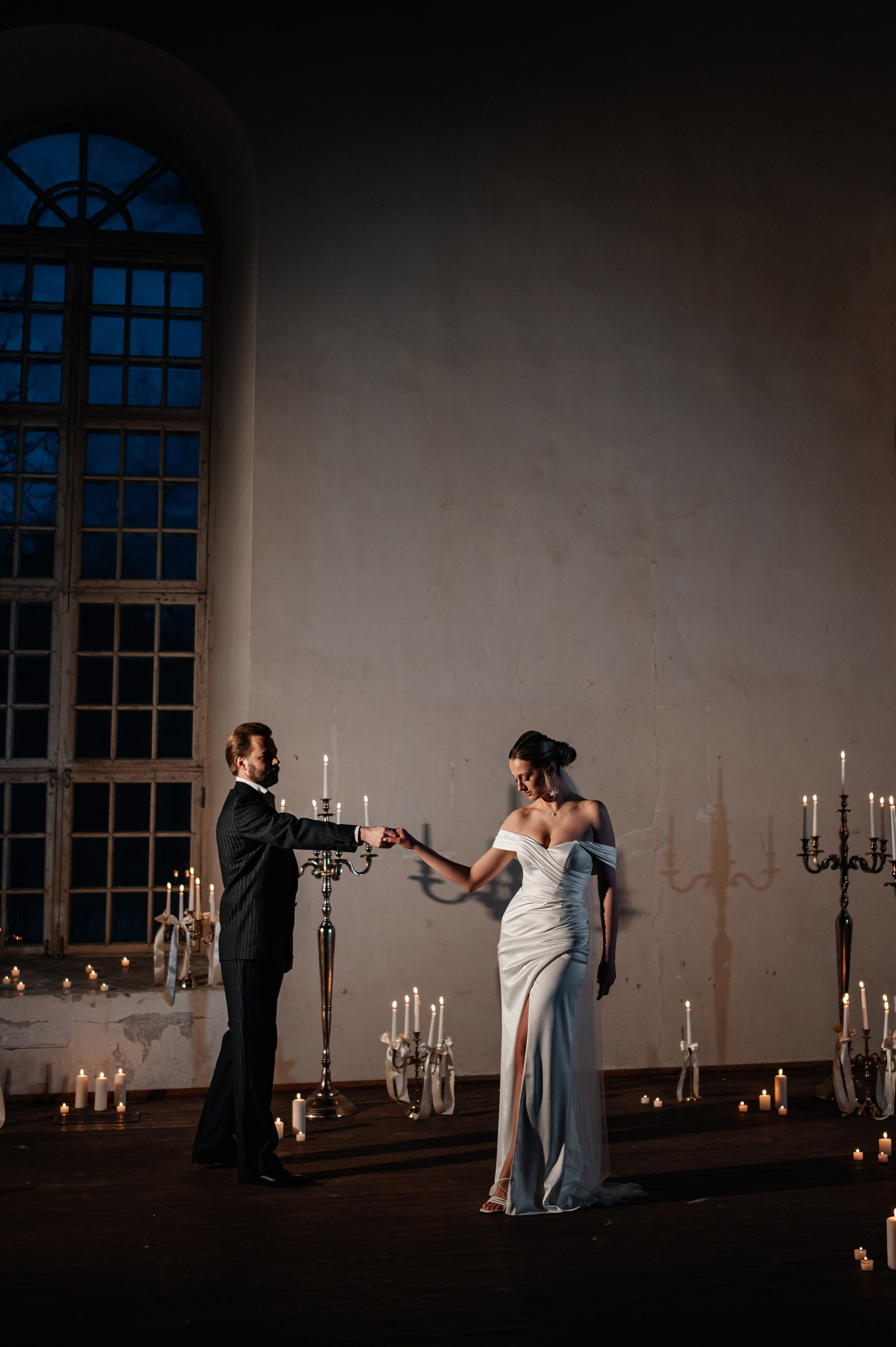 В зимнем замке со свечами. Фотограф Таллинн — свадьба |семья | lovestory