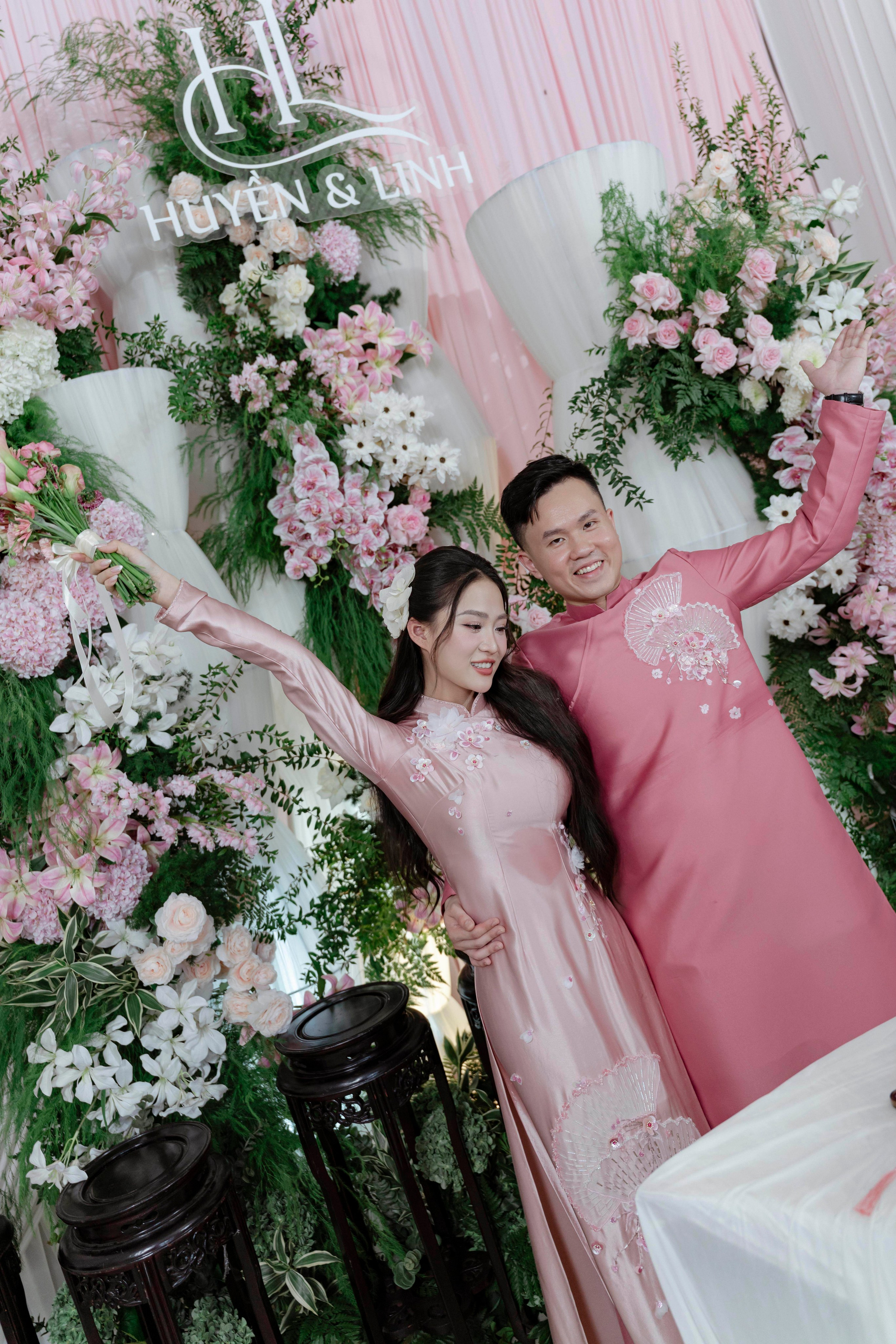 LINH & HUYEN. WEDDING PHOTOGRAPHER IN VIETNAM