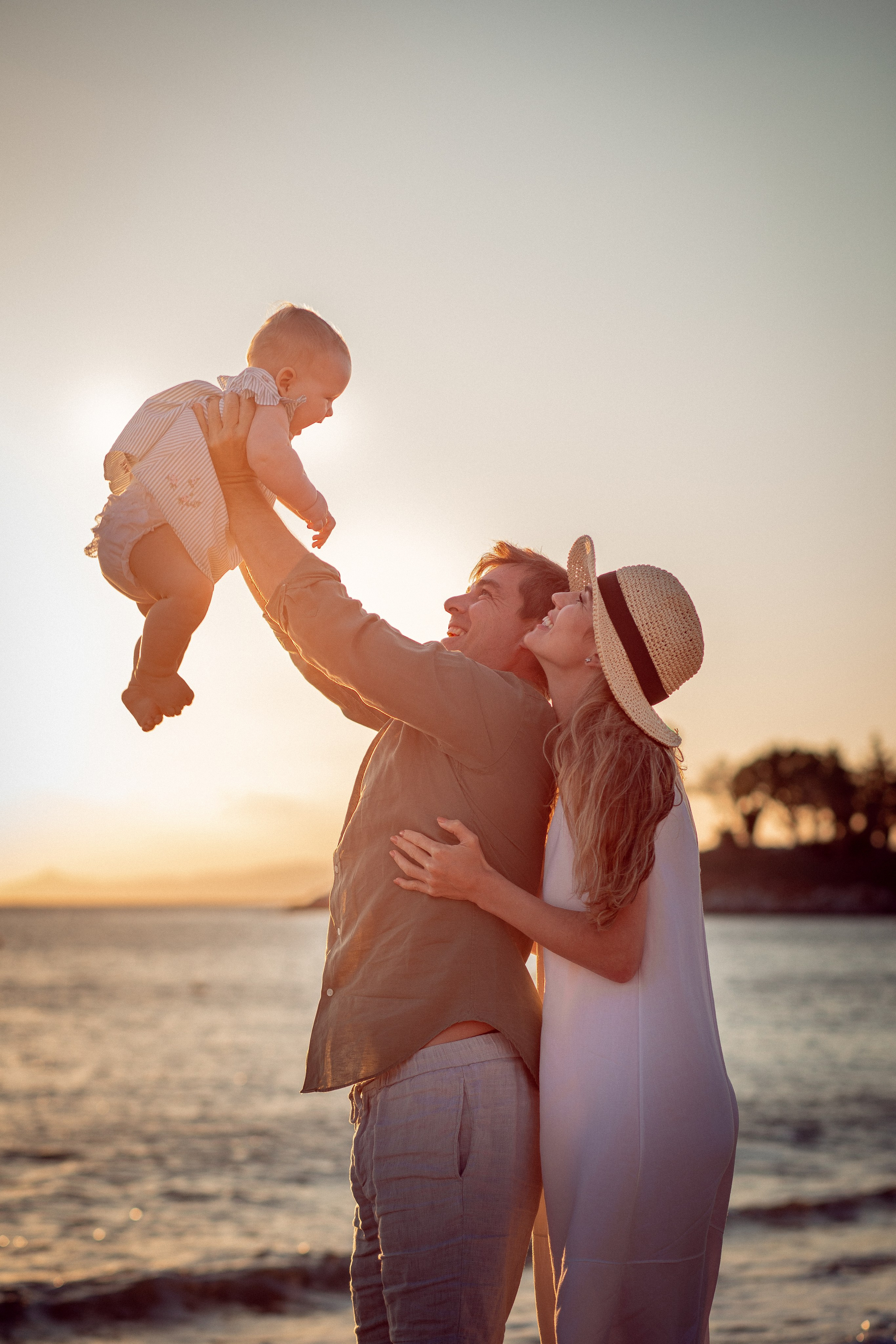 Home Christmas mini photoshoot. Family Photographer in Greece