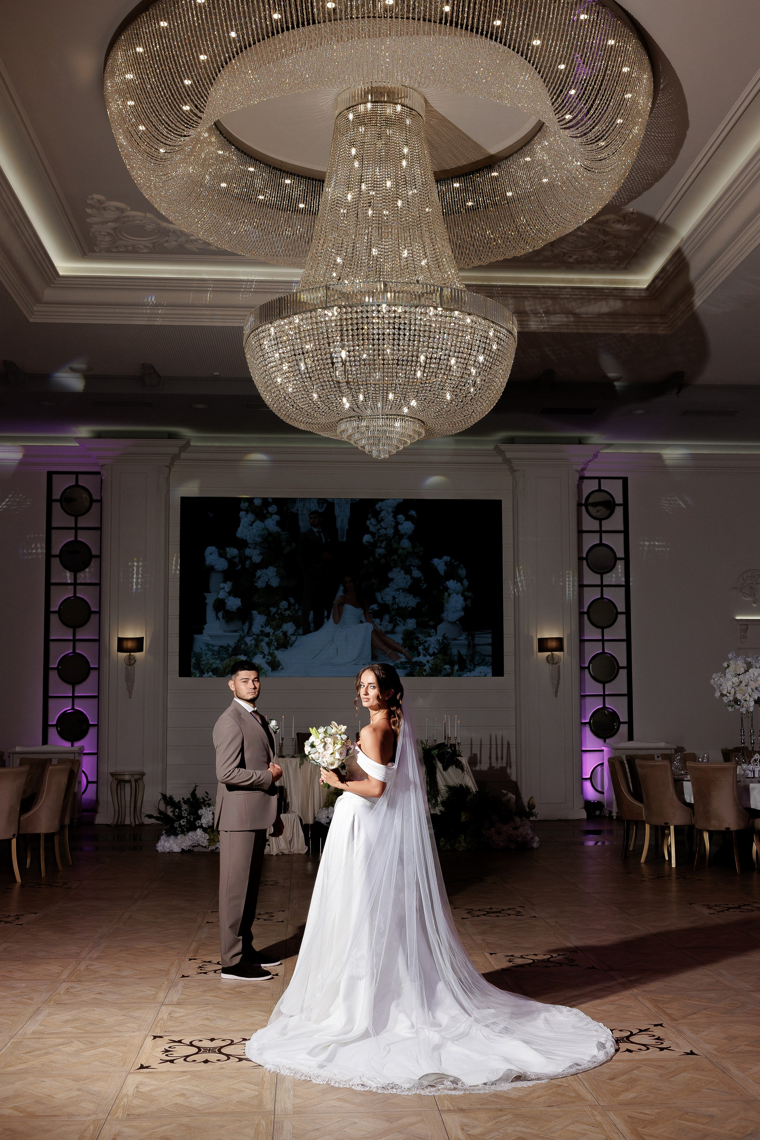 Eugen & Livia — Grand Elysee — Wedding Day. Servicii Foto și Video 067188353