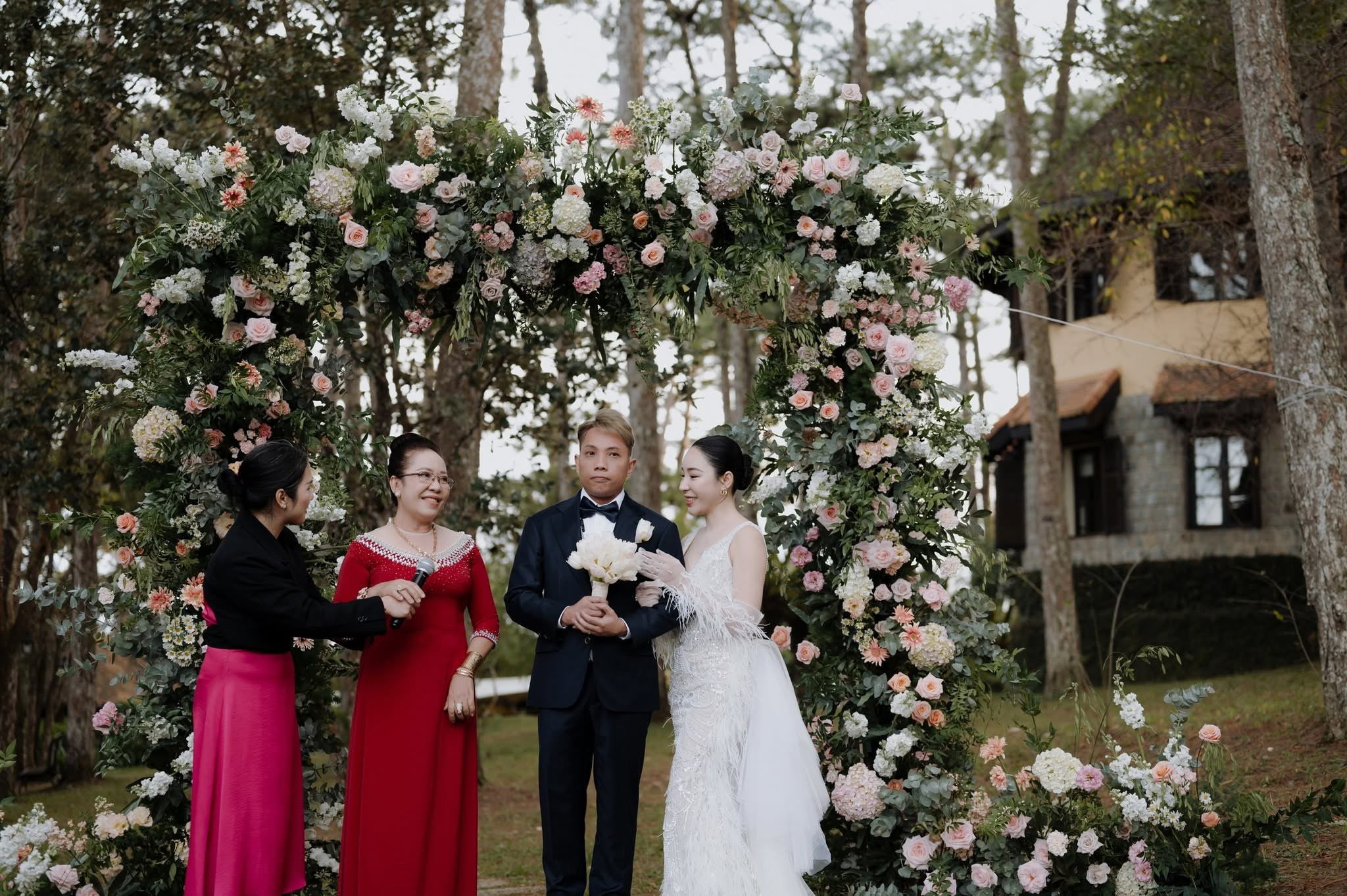 𝐃𝐄𝐍𝐍𝐈𝐒 ⓐⓝⓓ 𝐓𝐈𝐍𝐘/Destination Wedding. Nhiếp ảnh gia đám cưới hàng đầu tại Thành Phố Hồ Chí Minh