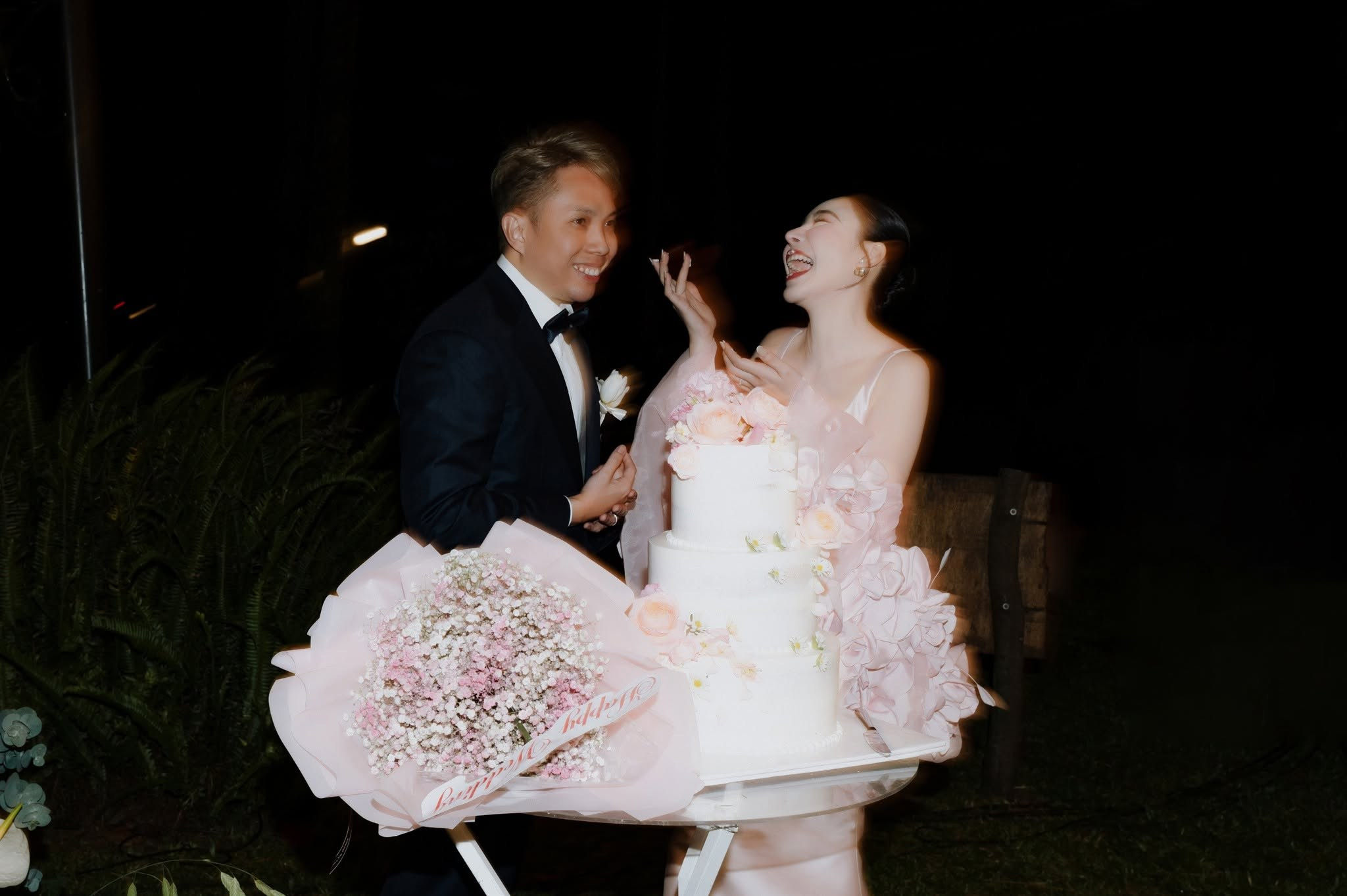 𝐃𝐄𝐍𝐍𝐈𝐒 ⓐⓝⓓ 𝐓𝐈𝐍𝐘/Destination Wedding. Nhiếp ảnh gia đám cưới hàng đầu tại Thành Phố Hồ Chí Minh