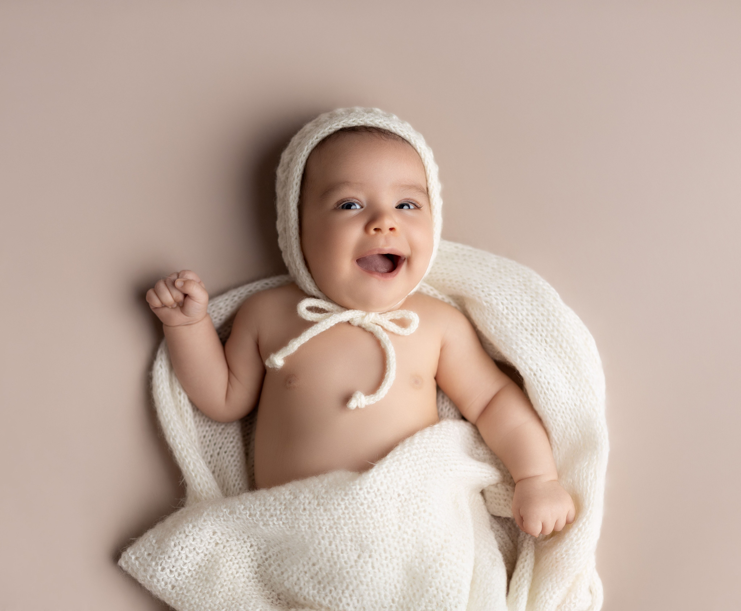 Newborn Classic. Newborn, kids, family photographer based near Zurich, Switzerland