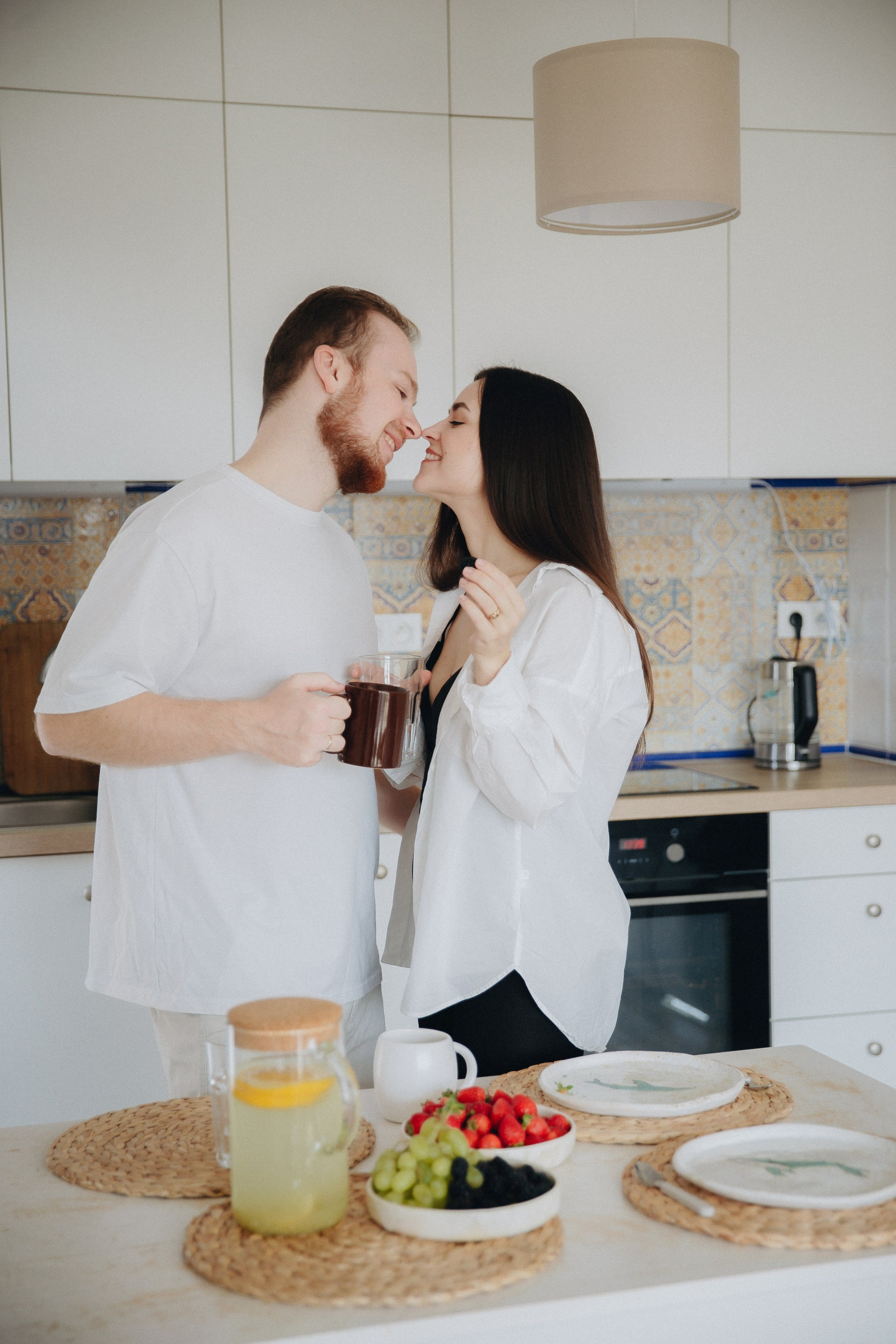 Anna+Andrew | At-home session. Photographer in Los Angeles. Julia Ishmuratova