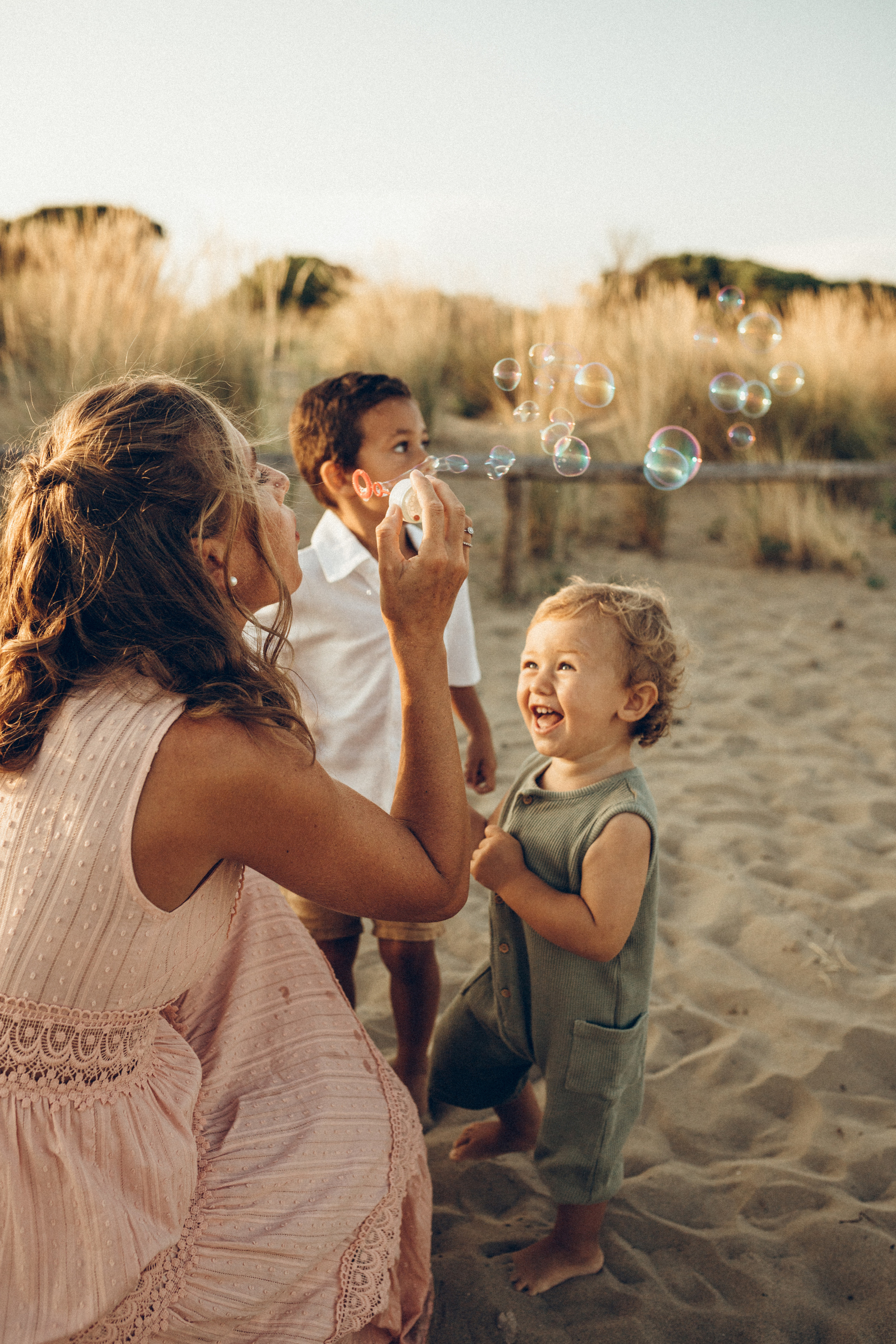 Family story on the beach. Фотограф в Венеции