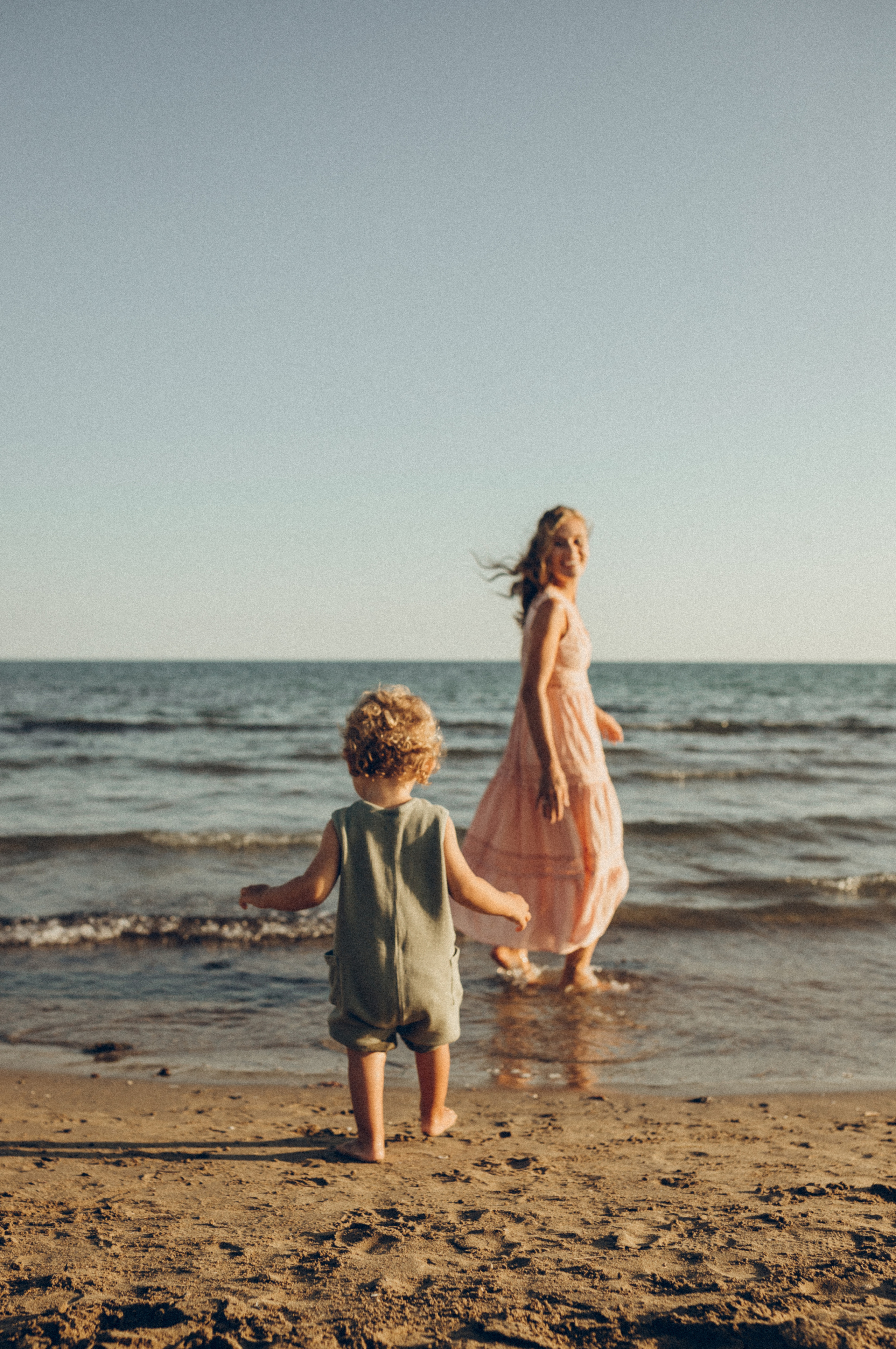 Family story on the beach. Фотограф в Венеции