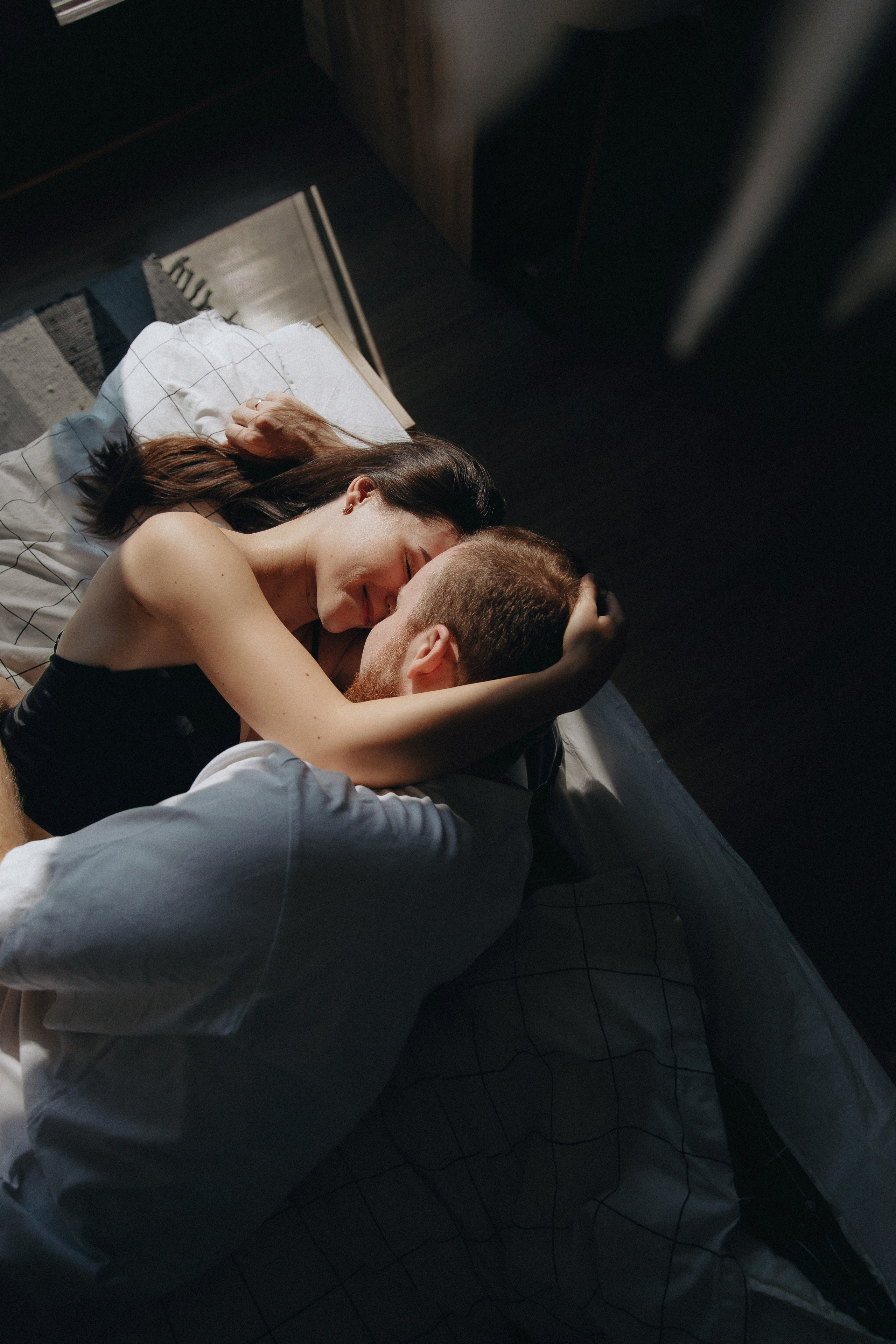 Anna+Andrew | At-home session. Photographer in Los Angeles. Julia Ishmuratova