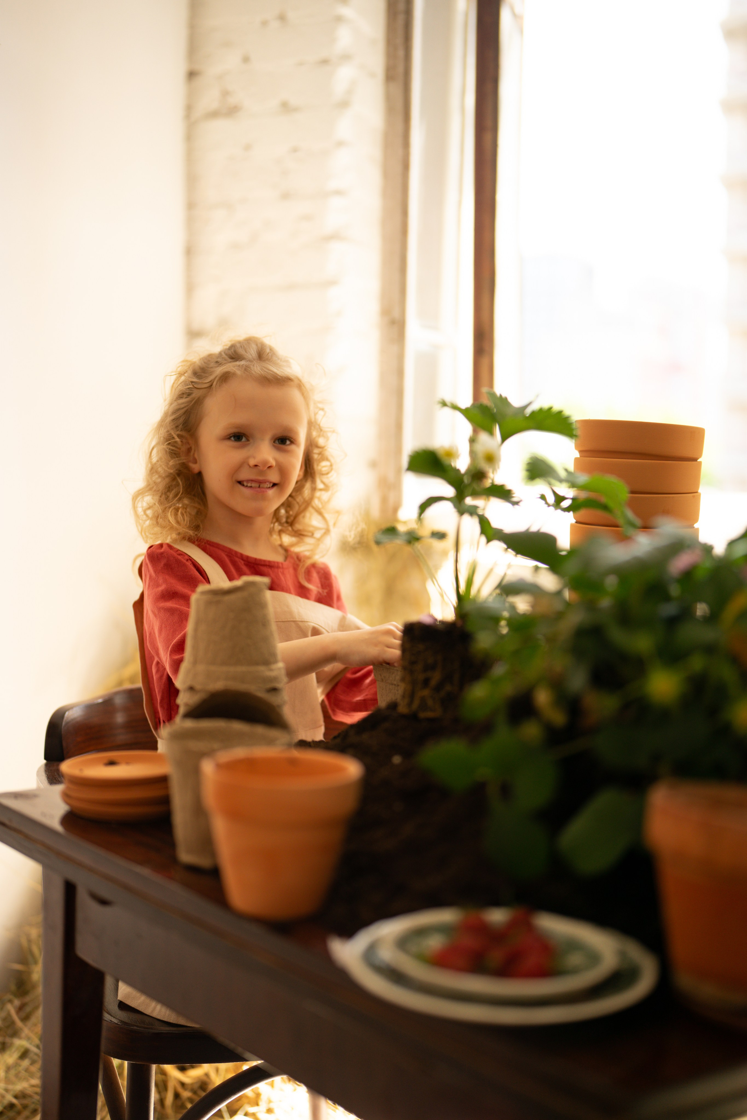 Маленькие садоводы. Ваш фотограф Tetiana Kolos, найду самый удачный ракурс и словлю момент