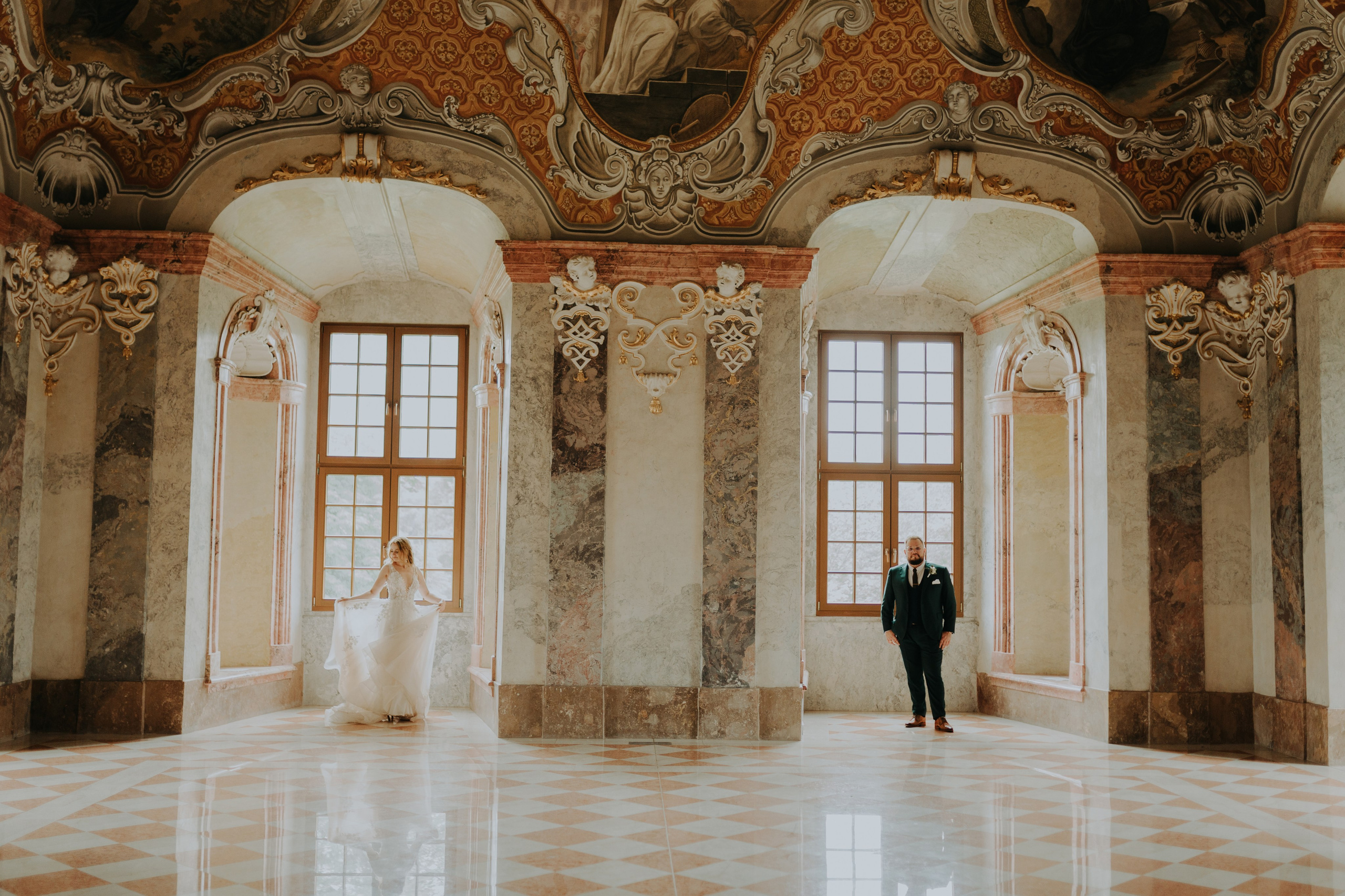 Klasztor Cystersów w Lubiążu: Plener ślubny Oli i Rafała. Fotograf ślubny Śląsk – reportaż ślubny | KarkowskaFoto