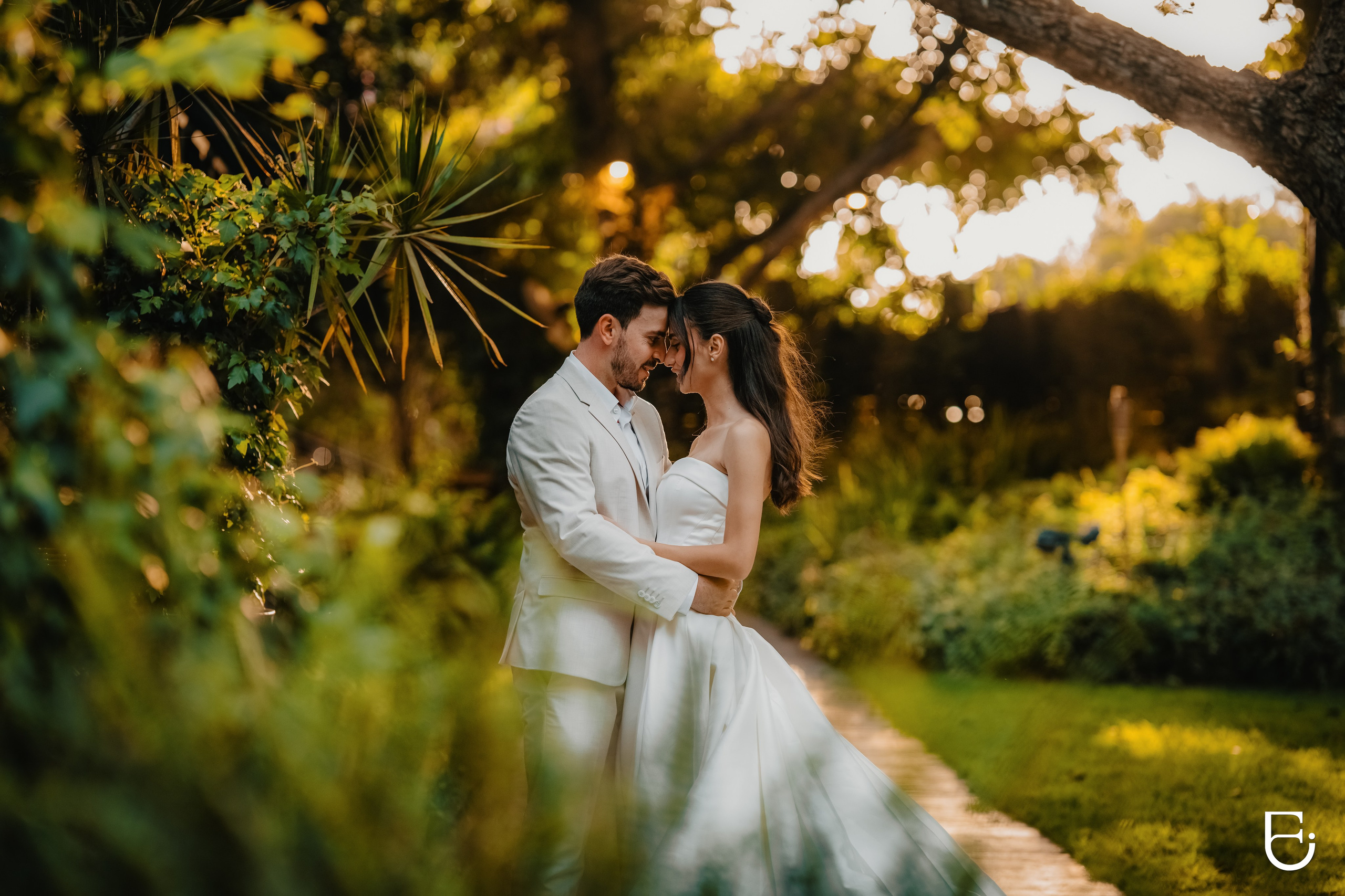 WEDDINGS. CAMELLIA ART PHOTOGRAPHY