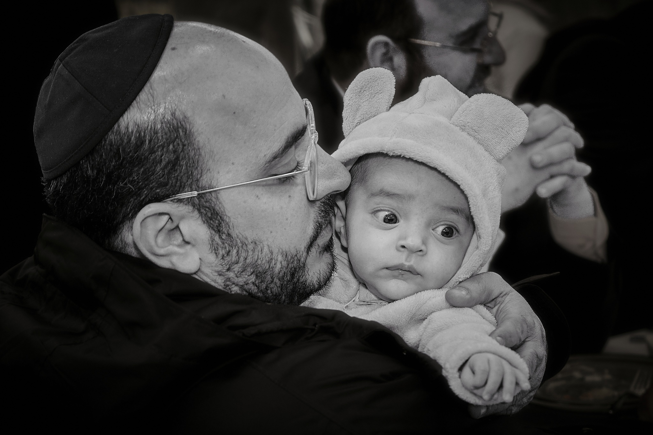 “Hugging Humanity” / “Обнимая человечество”. Middle East Photo Agency — Photography & Event Magnets — סוכנות צילום והדפסת מגנטים לאירועים