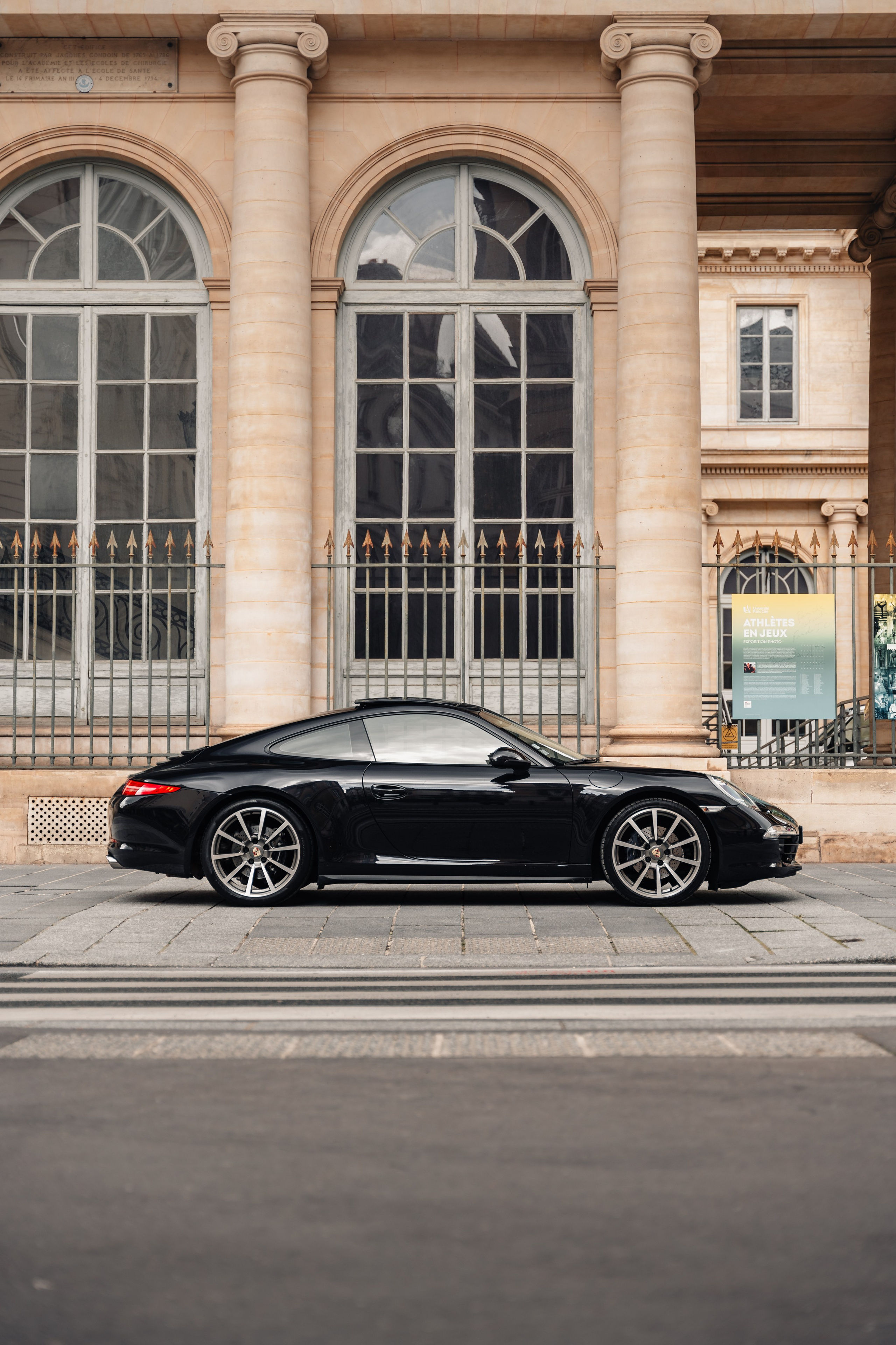 Porsche 991 Carrera 4. Photographer in Paris — Vitalii Motruk