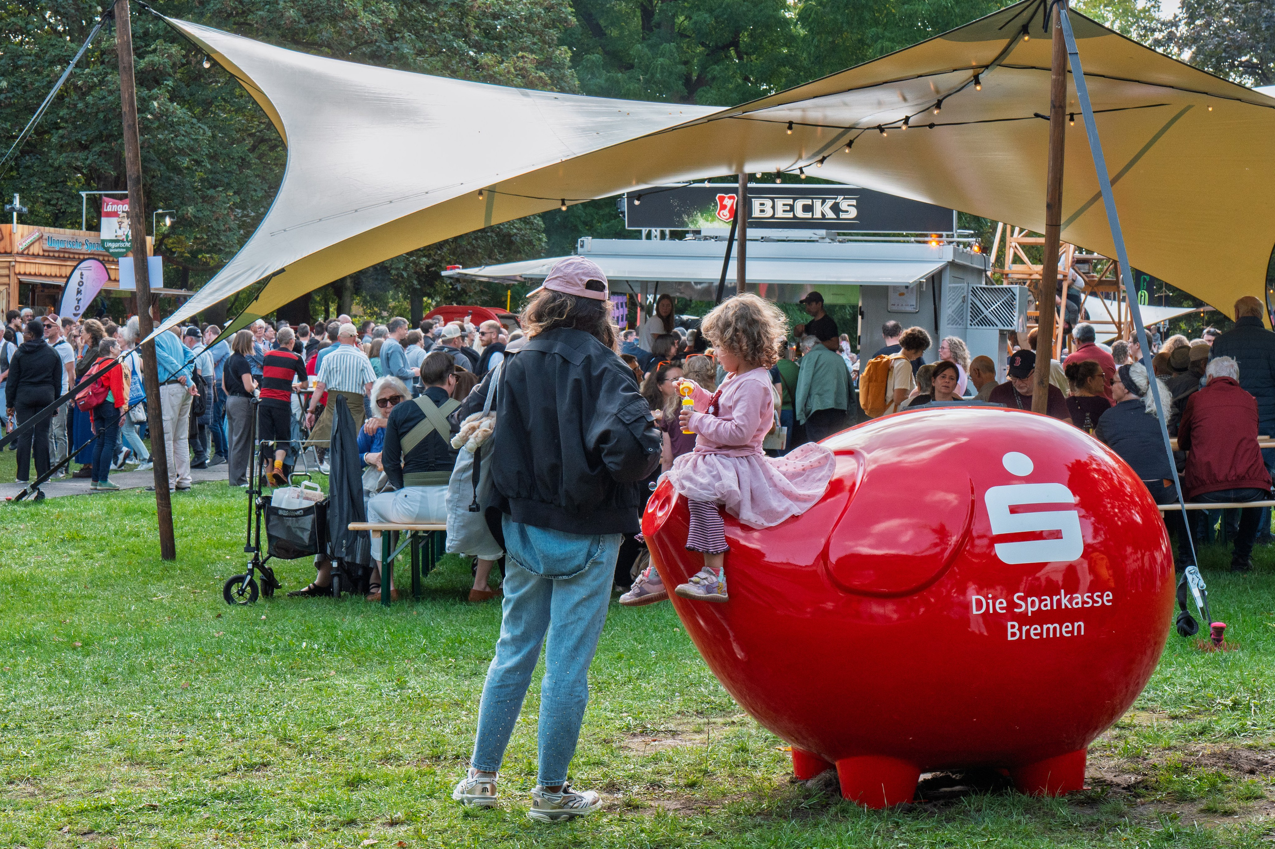 Citizens' Festival for the Day of German Unity in Bremen. URBANSTREETFILES.ART
