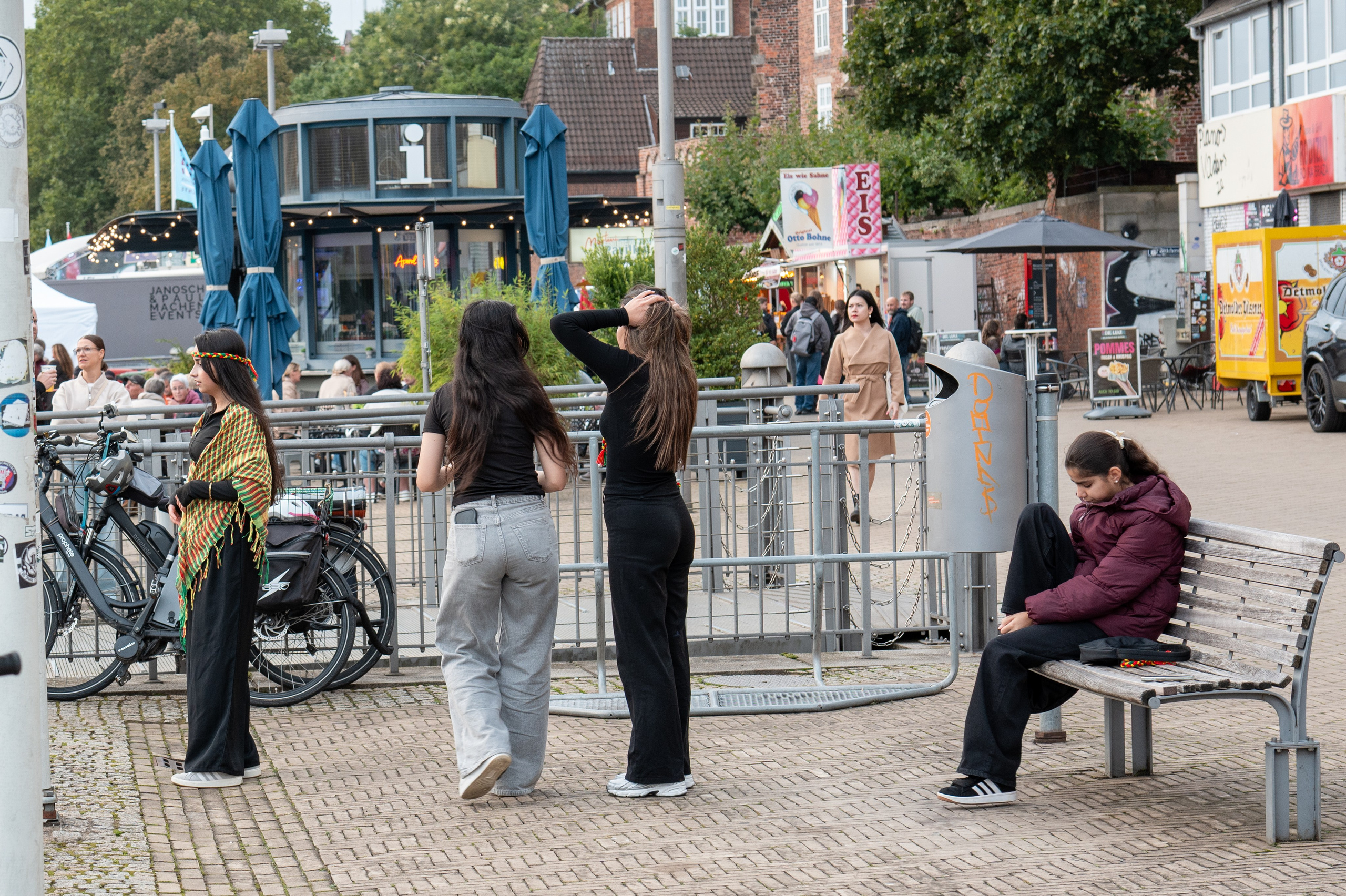 Urban Sketchers, Maritime Week and more Street in Bremen. URBANSTREETFILES.ART