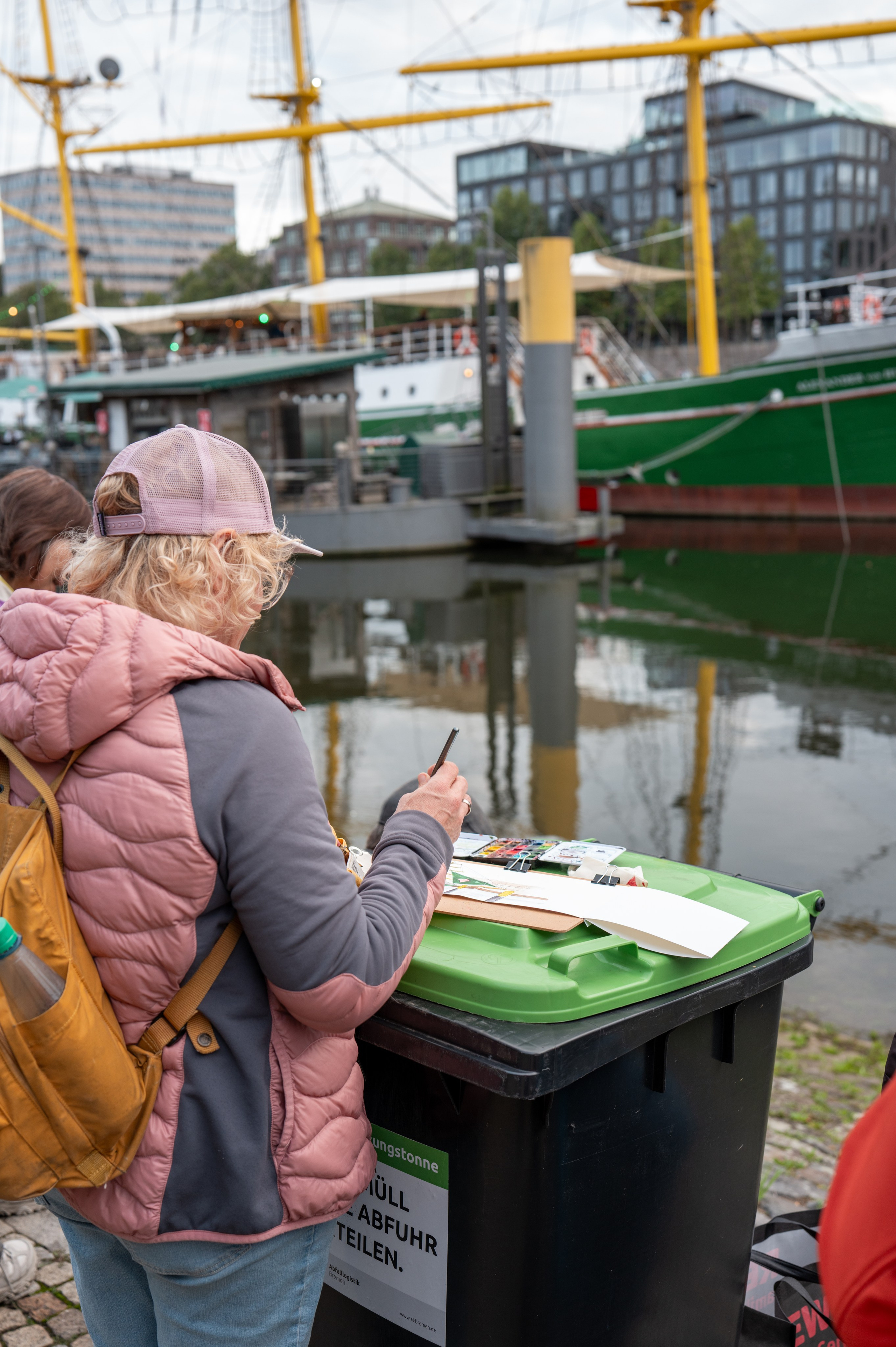 Urban Sketchers, Maritime Week and more Street in Bremen. URBANSTREETFILES.ART