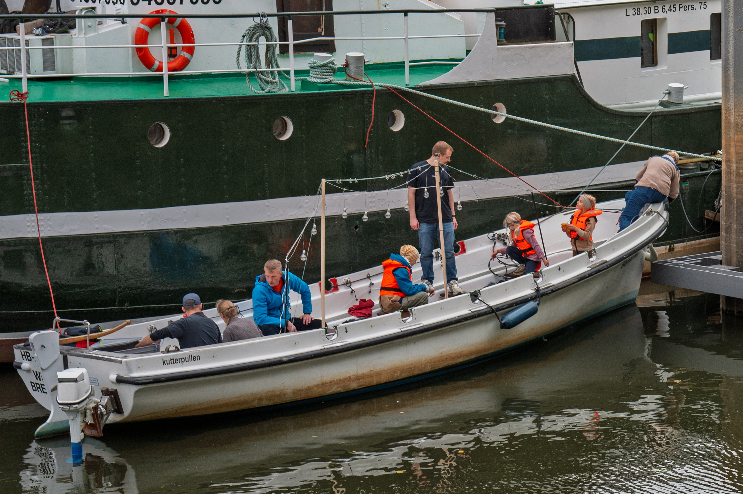 Urban Sketchers, Maritime Week and more Street in Bremen. URBANSTREETFILES.ART