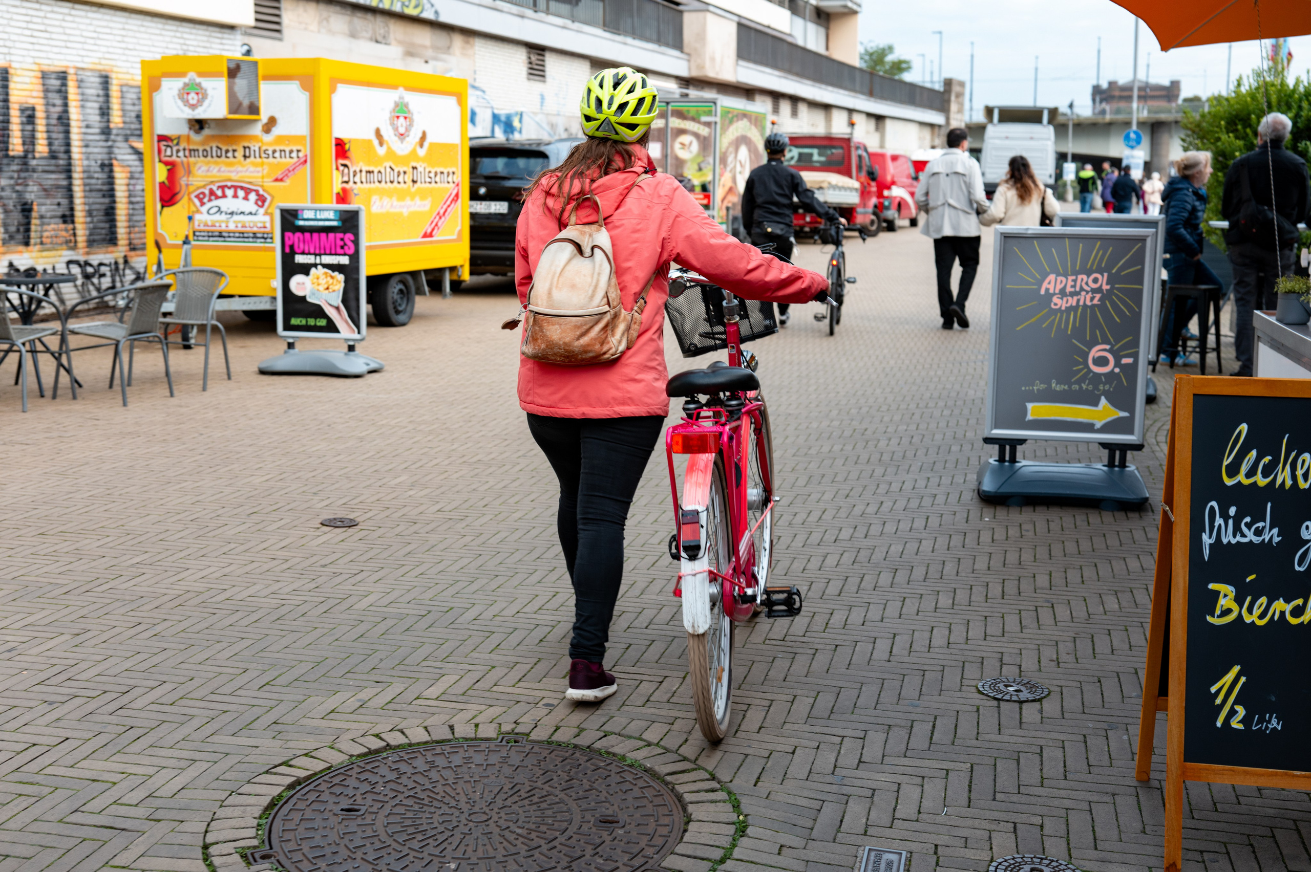Urban Sketchers, Maritime Week and more Street in Bremen. URBANSTREETFILES.ART