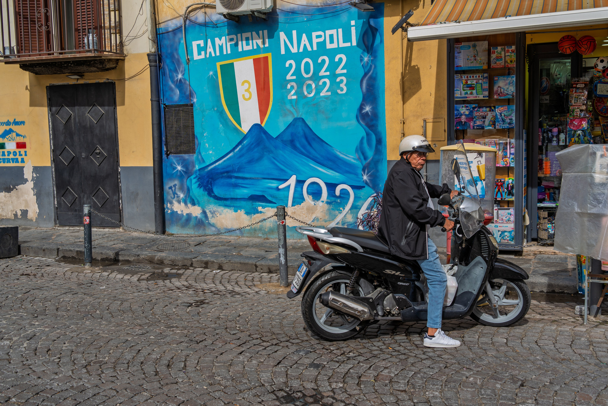 Streets of Naples. URBANSTREETFILES.ART
