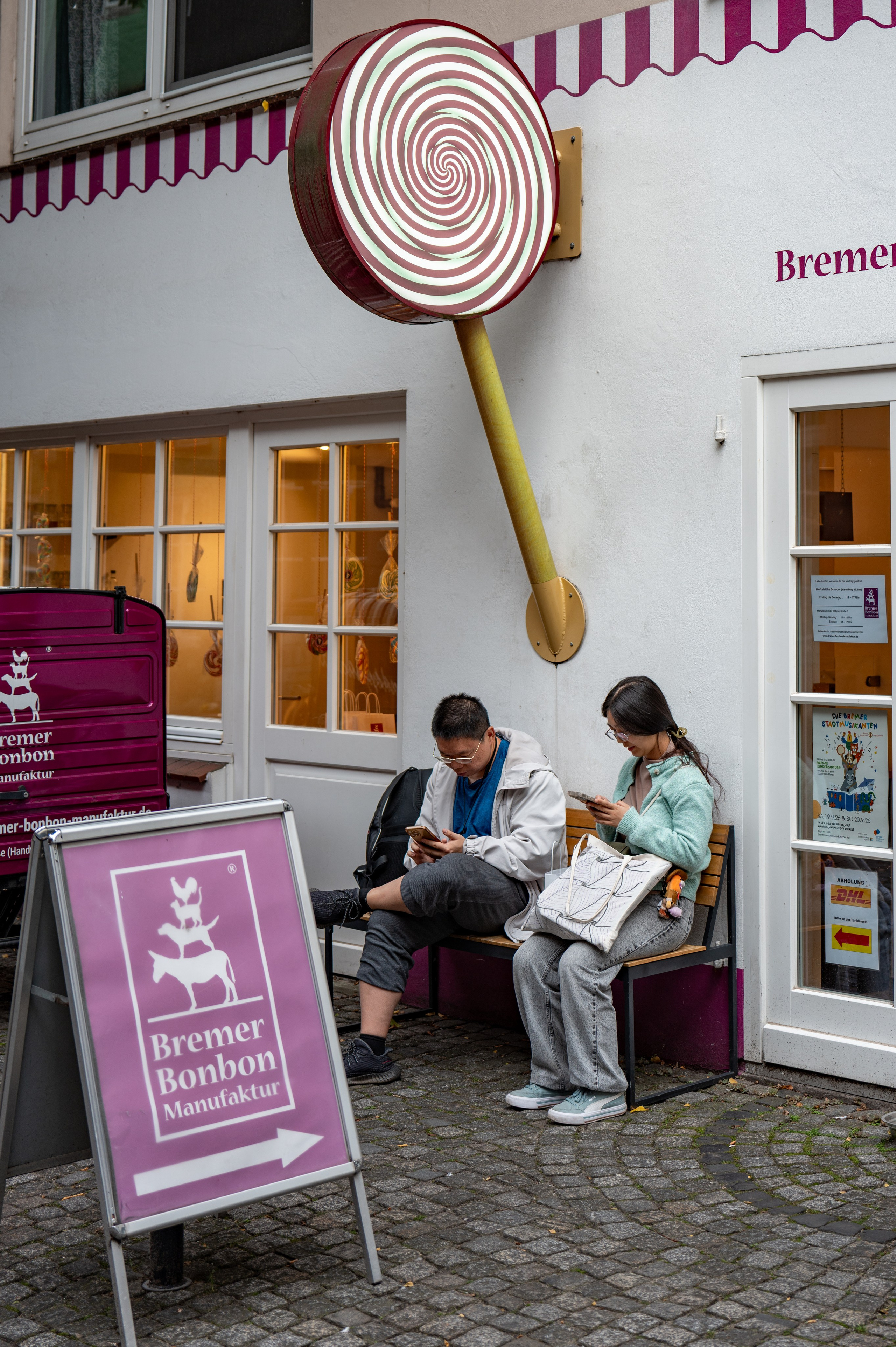 Urban Sketchers, Maritime Week and more Street in Bremen. URBANSTREETFILES.ART