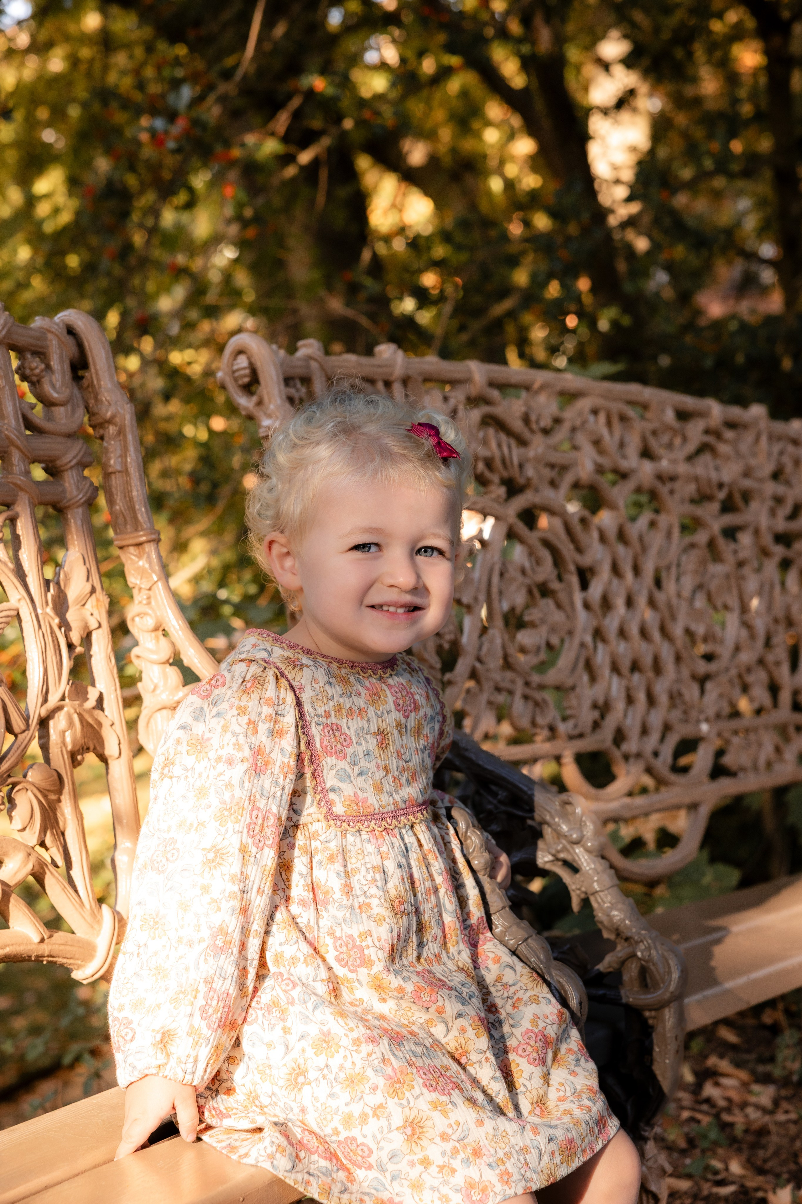 Autumn Family photoshoot in Toulouse. Jardin des Plantes. Eugénie Smirnova — your photographer in Toulouse and southwest France