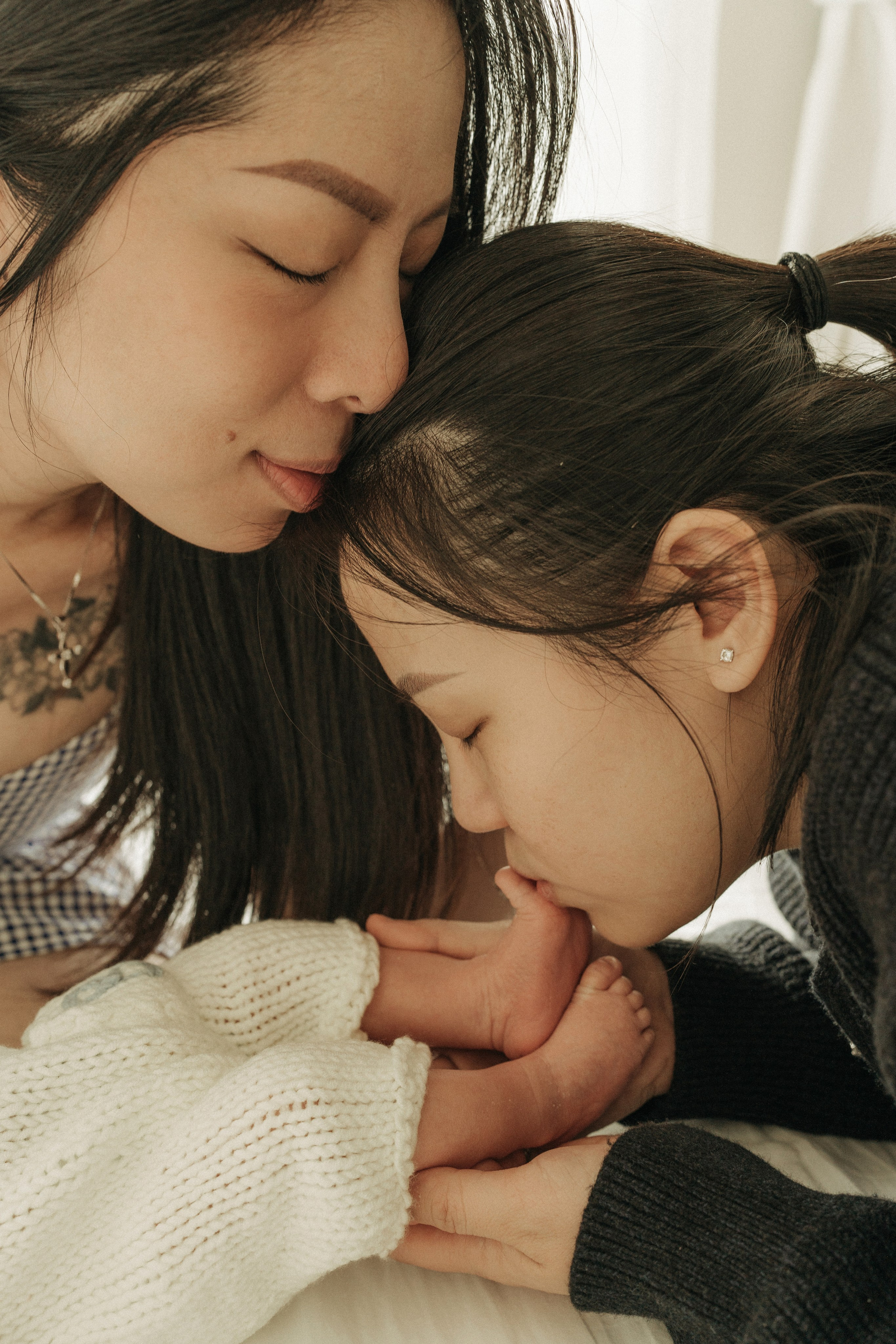 Cozy At-Home Newborn Photography – Warm & Emotional. Alisa Tant — Family and newborn photographer Bucks County, Montgomery county, Philadelphia, NJ