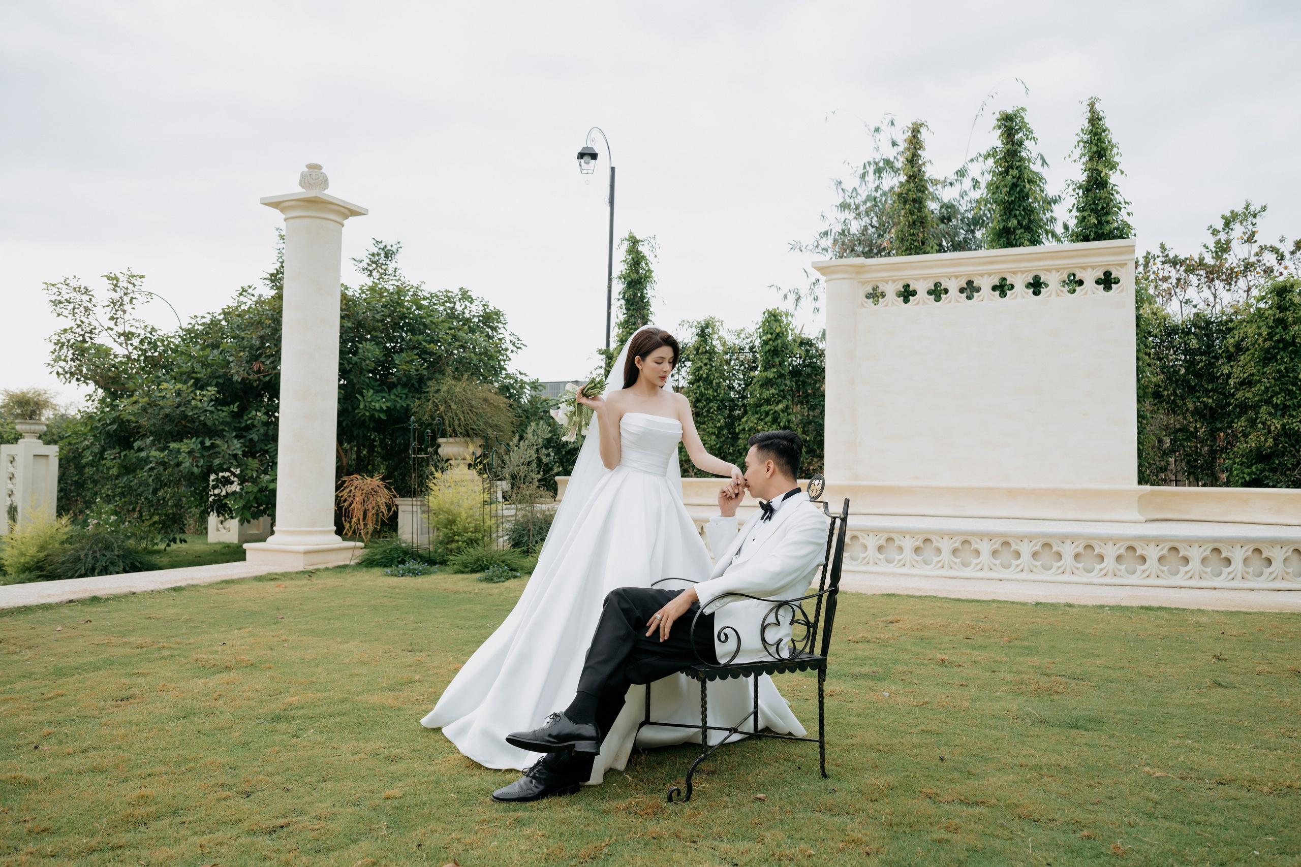 THU & NHU / An garden. Saigon Wedding Present | Art Beyond Moments