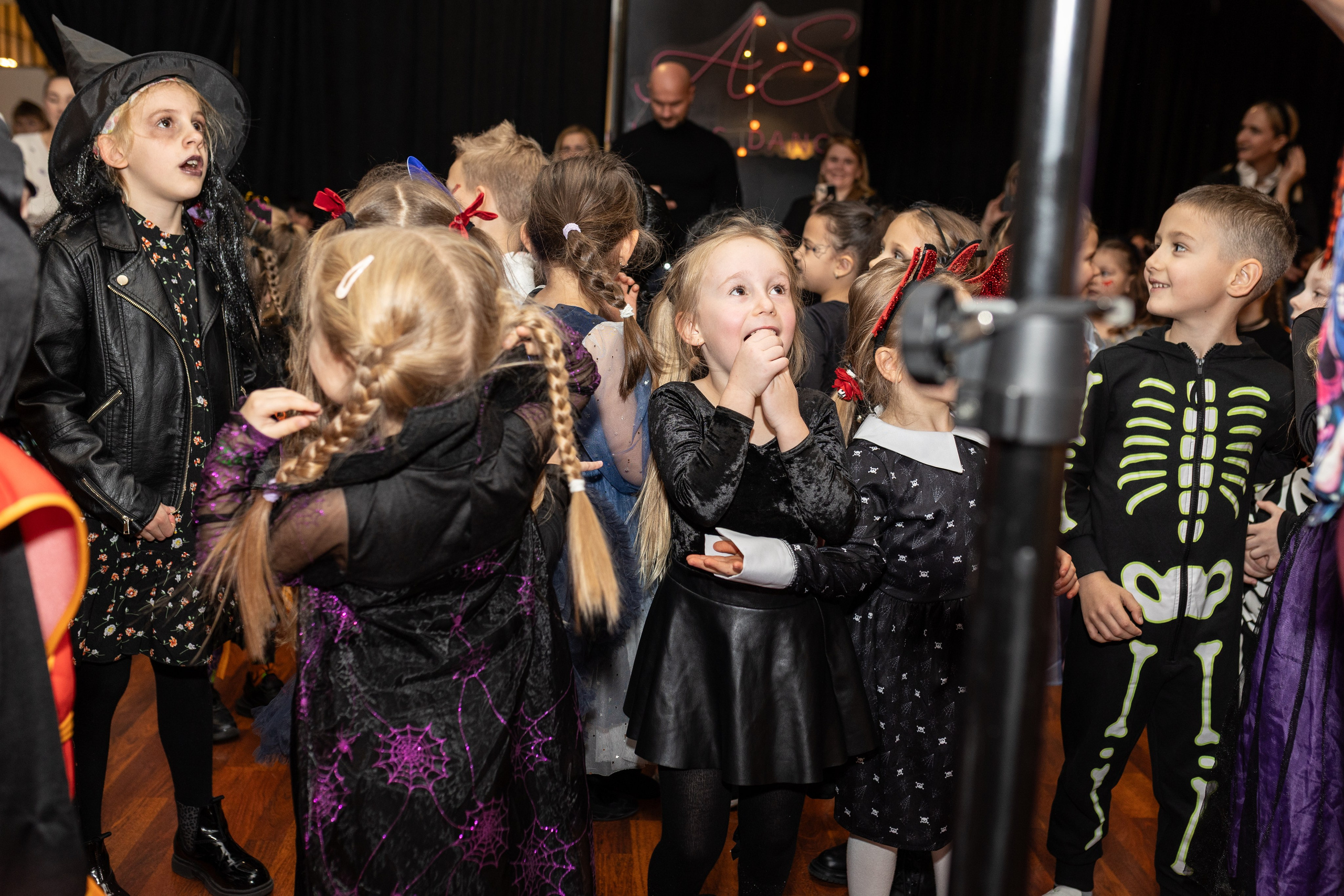 Leo dance studio Helloween 2025. Семейный и детский фотограф в Варшаве Мила Бобровская