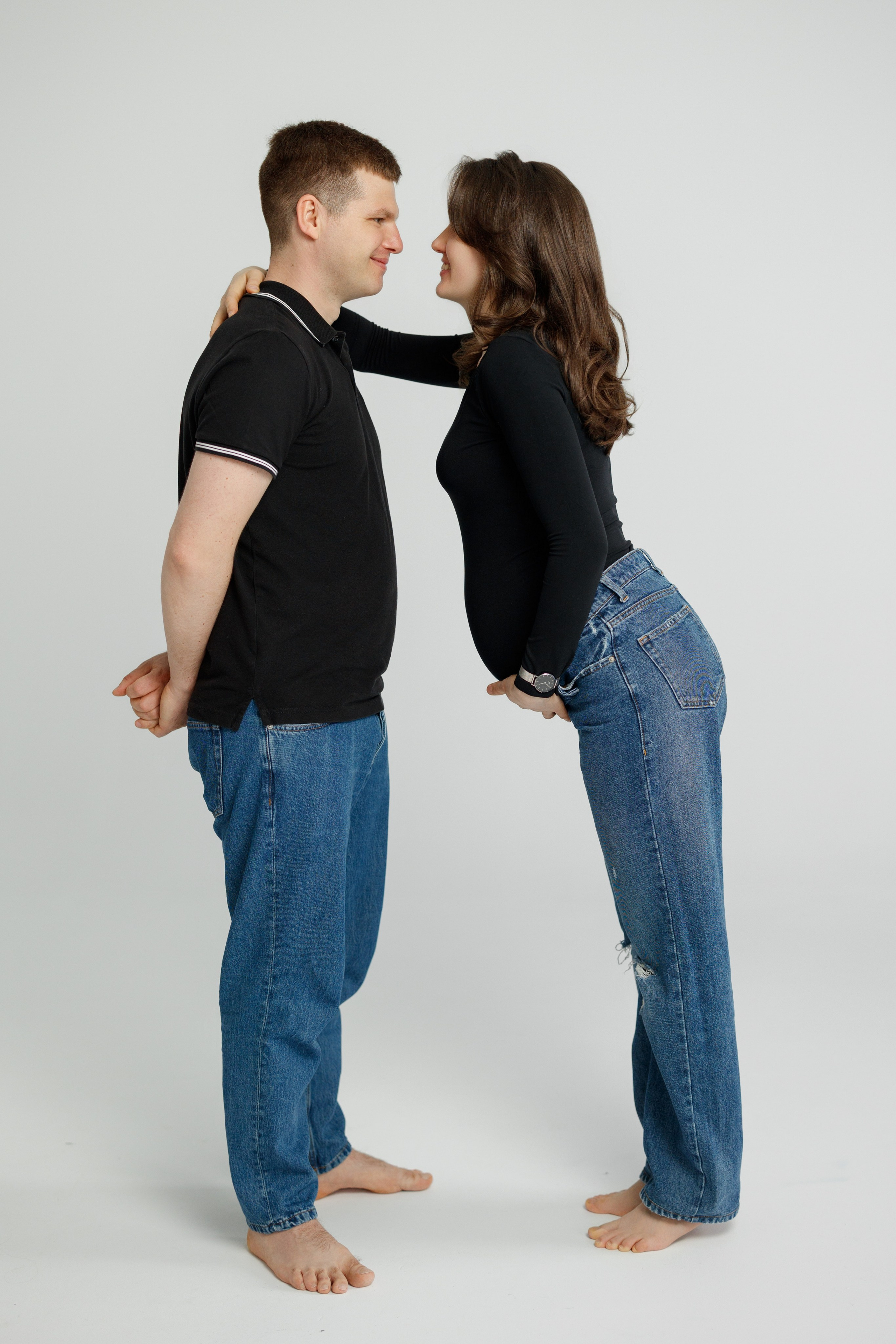 Ședință Foto de Familie — Stil Minimalist pe Fundal Alb. Scarlat Photography