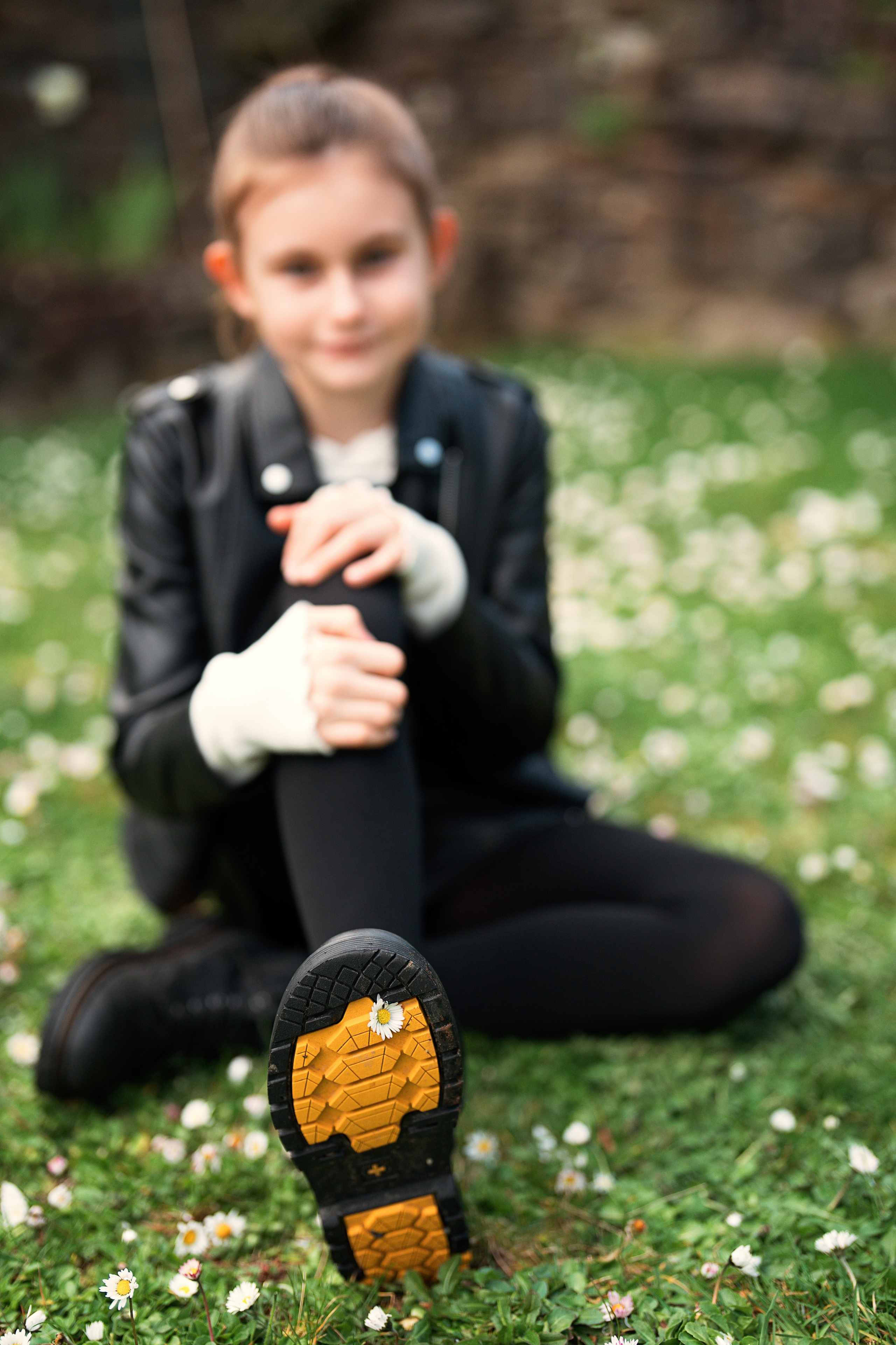 Zwischen Gänseblümchen. Familien, Portrait und Konzeptualfotografie in Genf, Schweiz