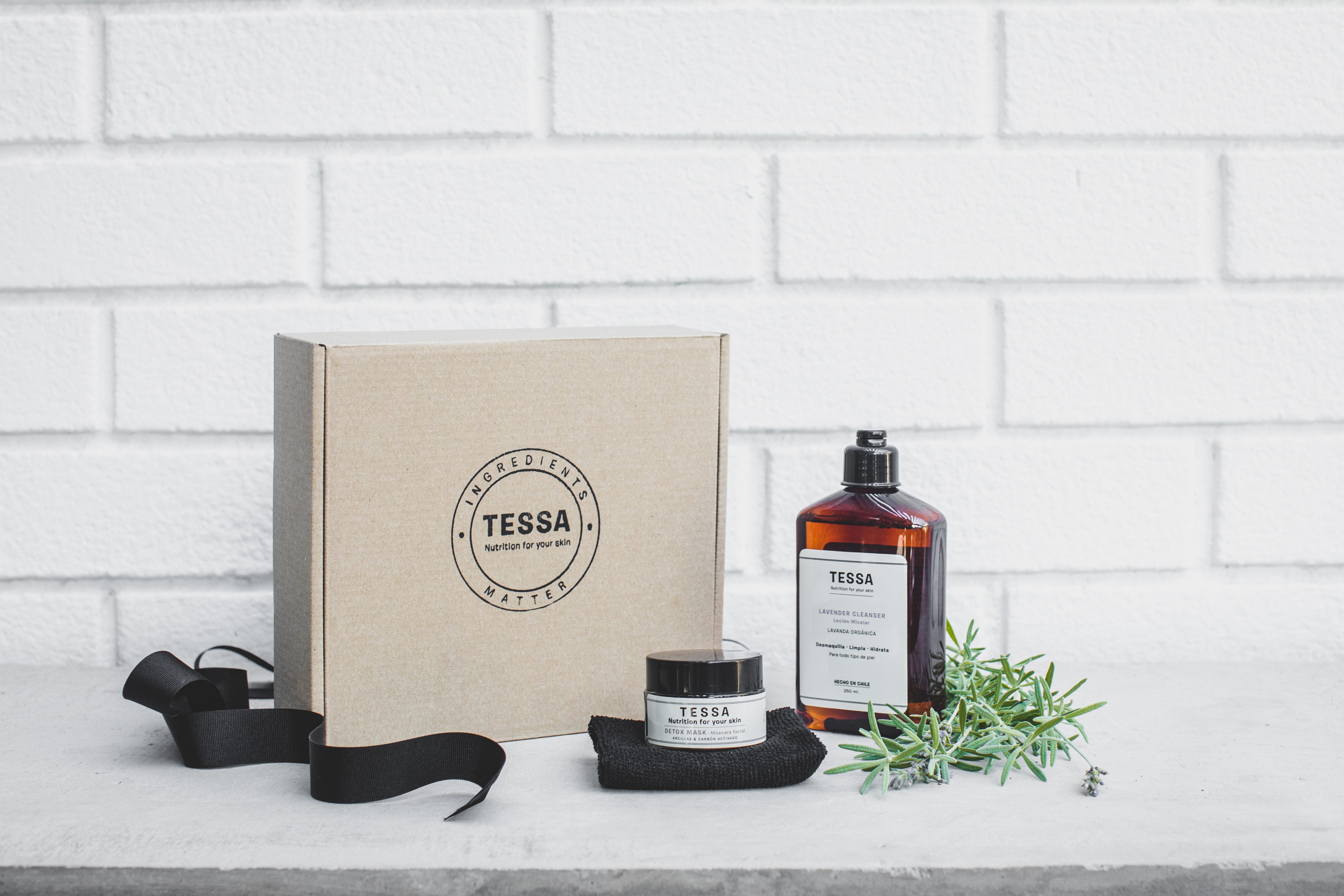 Productos cosmeticos. Maria Kulakova — Fotógrafa en Santiago | Fotografía de producto, marcas y familias