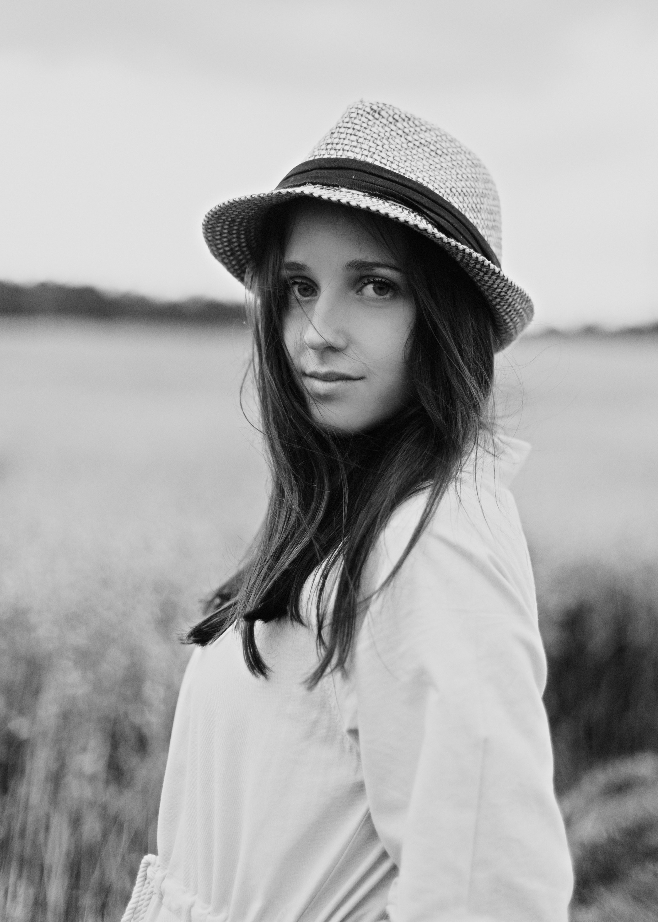 Katya | tenderness in the field. Kaja | fotograf psów we Wrocławiu