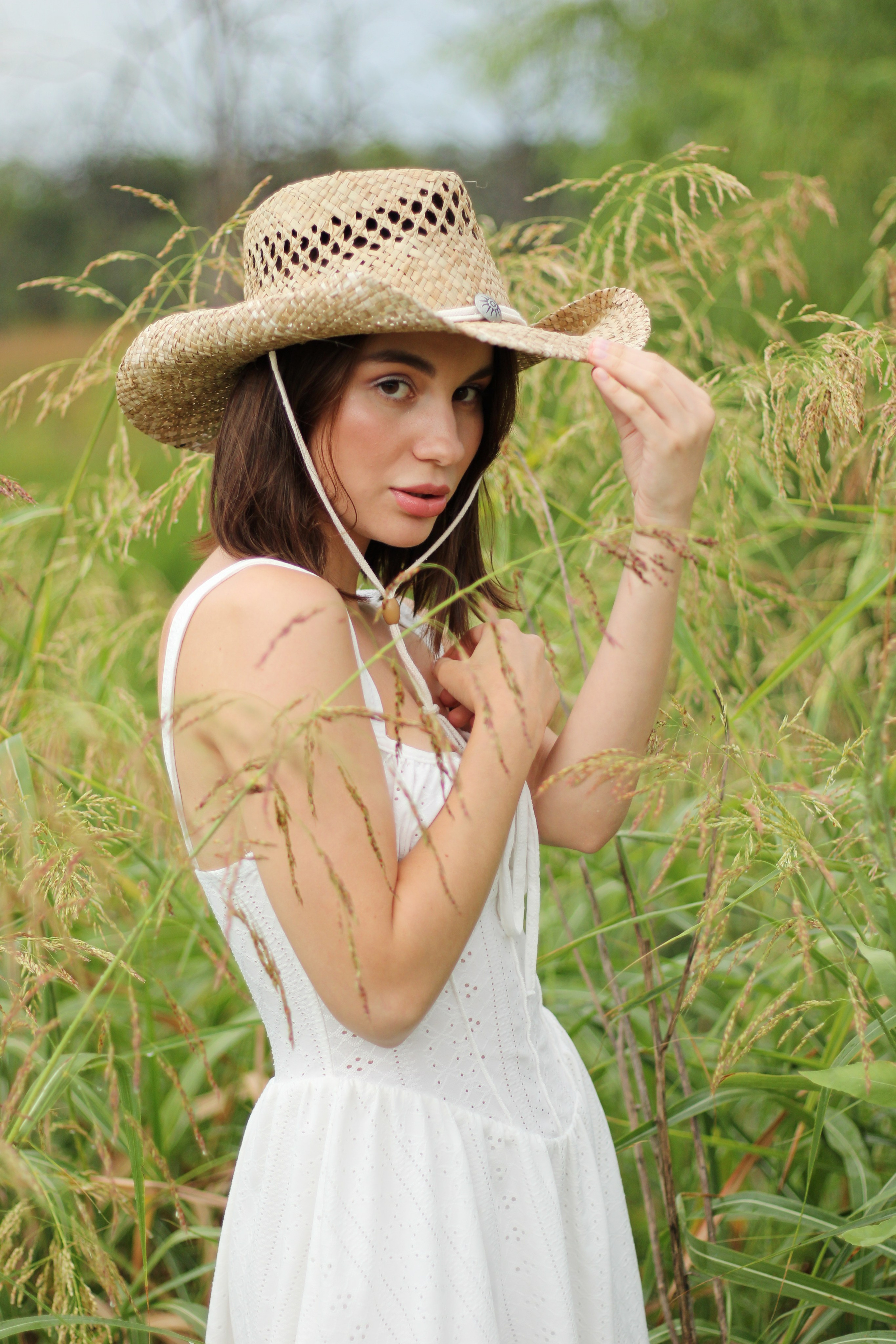 Countryside cowgirl-style portrait photoshoot. Lana Petrychenko — Portrait & Family Photographer. Valencia, Spain