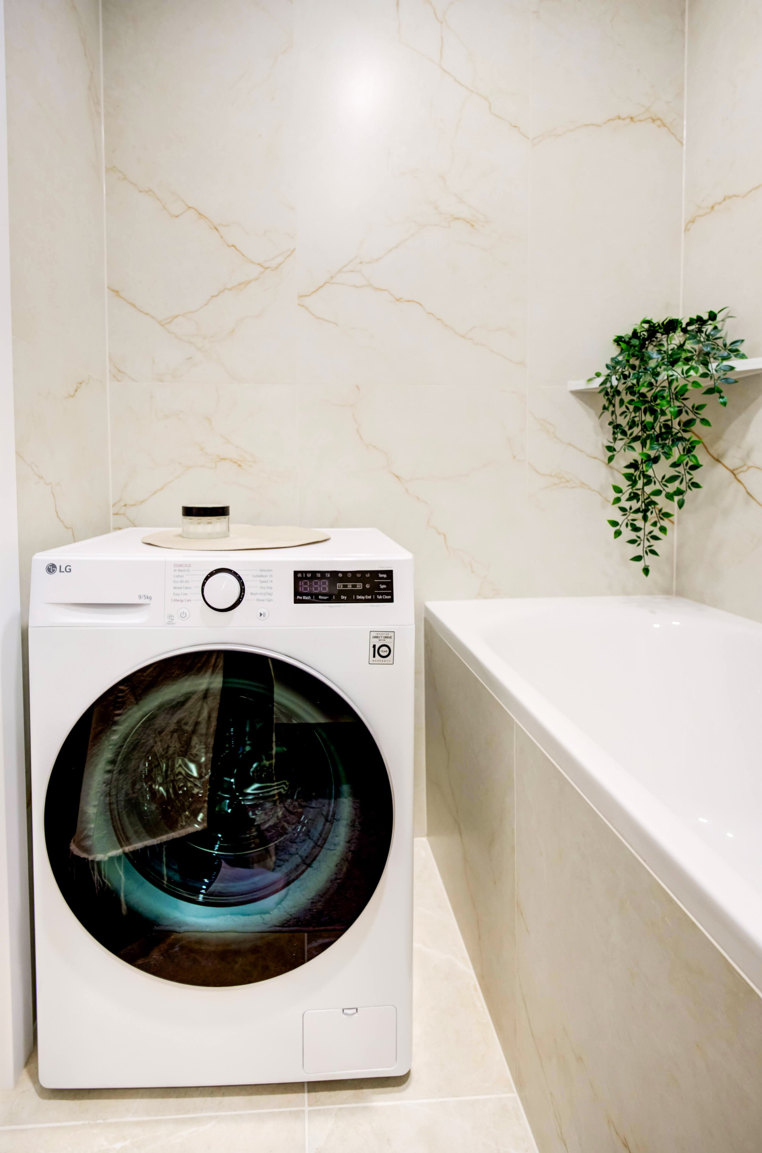 Vonios kambarys su skalbimo mašina Medeinos g., Pilaitė