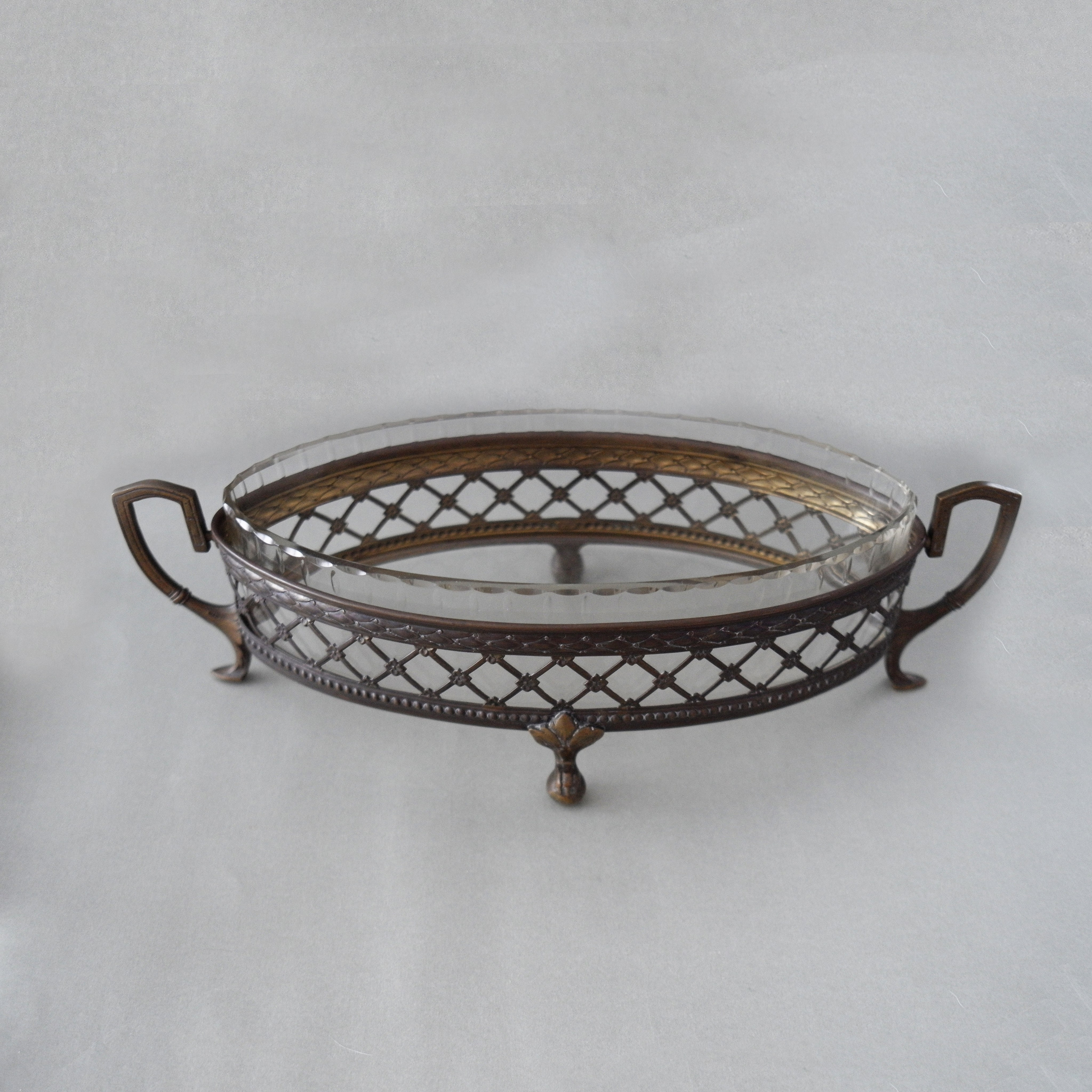 Crystalplate. Современнные и актикварные украшения в Барселоне, Москве и Санкт-Петербурге