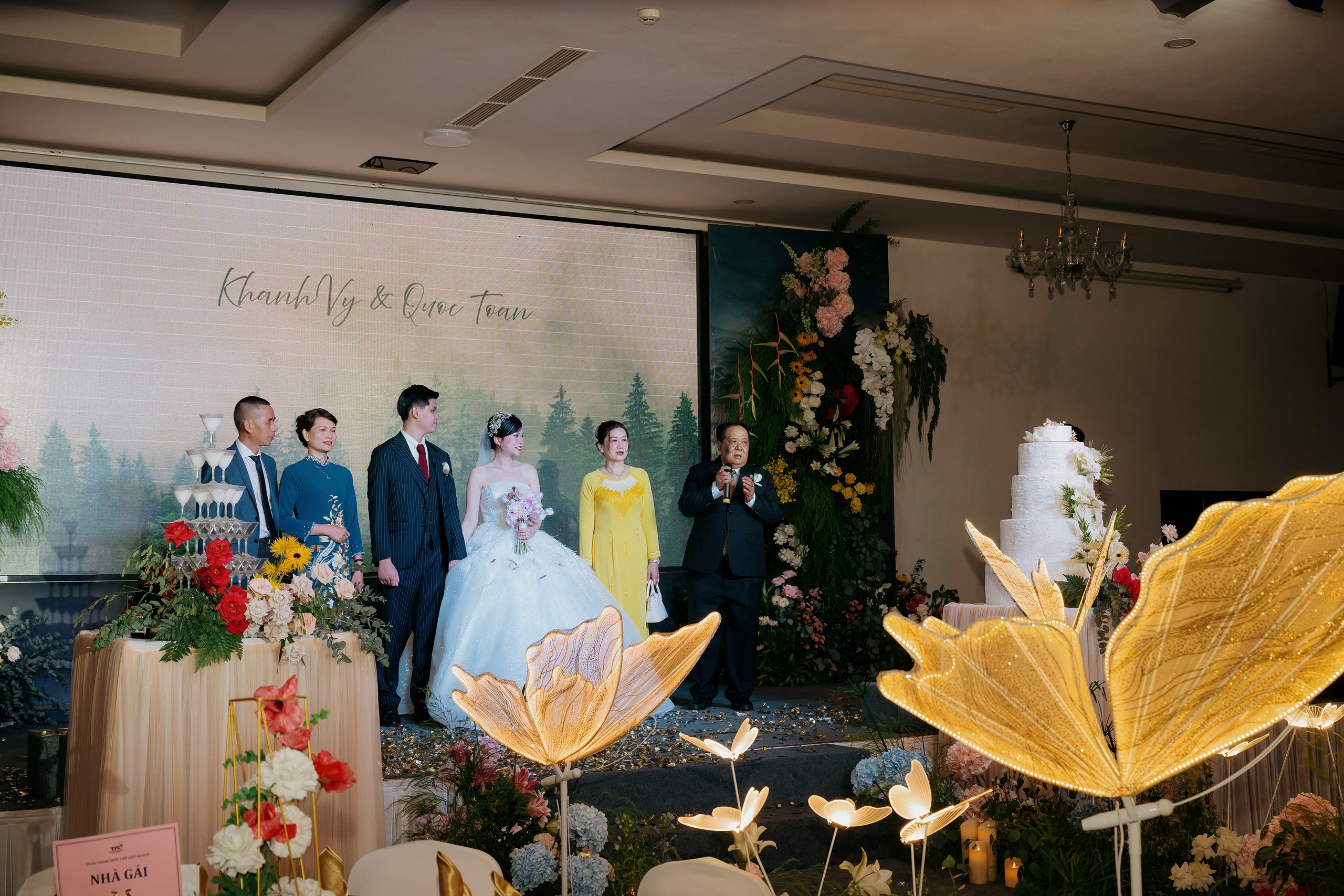 TOAN & VY / Wedding Journalism. Saigon Wedding Present | Art Beyond Moments