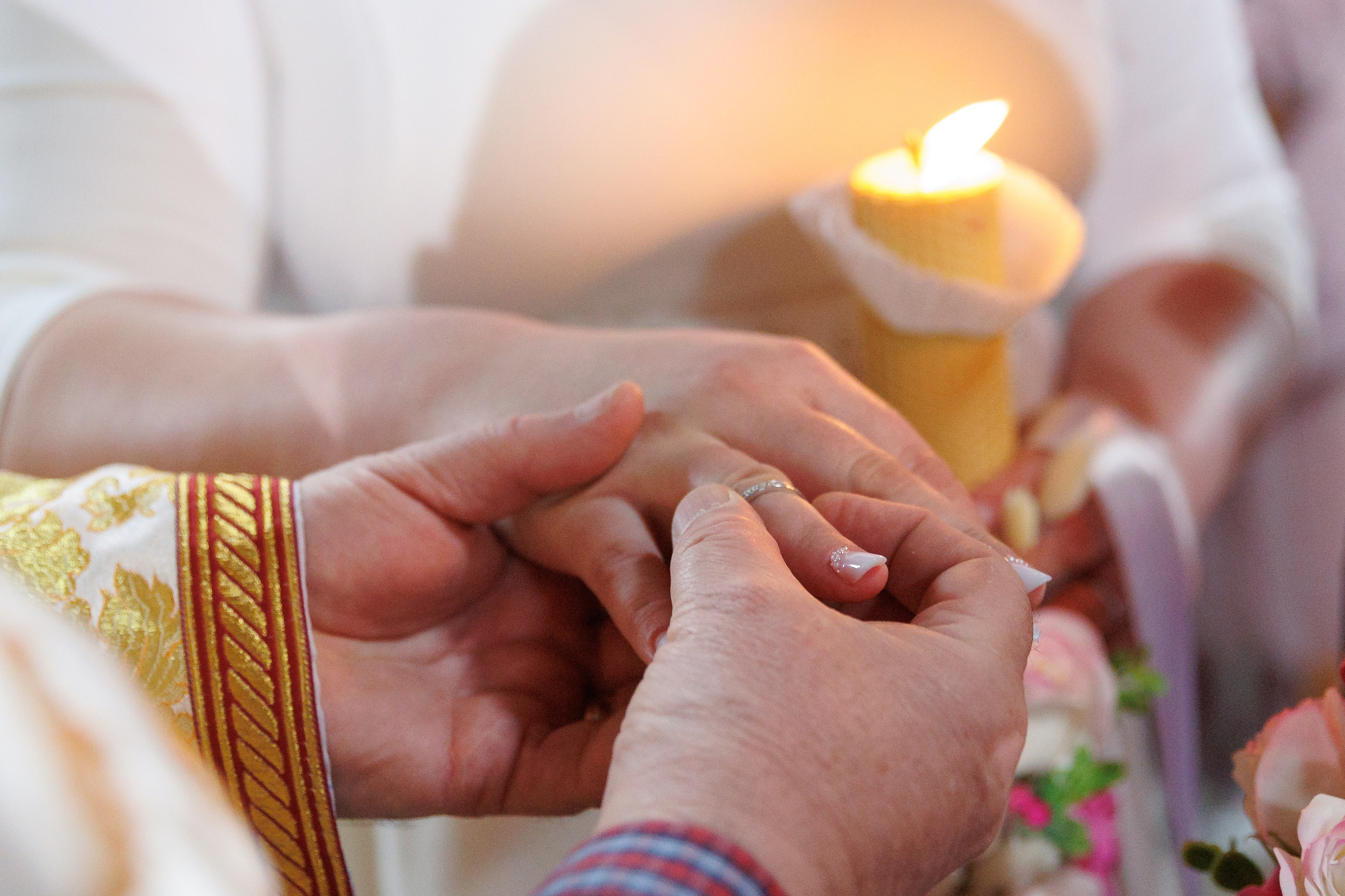 Andreea & Radu — simplu, autentic, al lor. Rares Bucur is a professional wedding photographer based in Cluj-Napoca, Romania, specializing in wedding photography