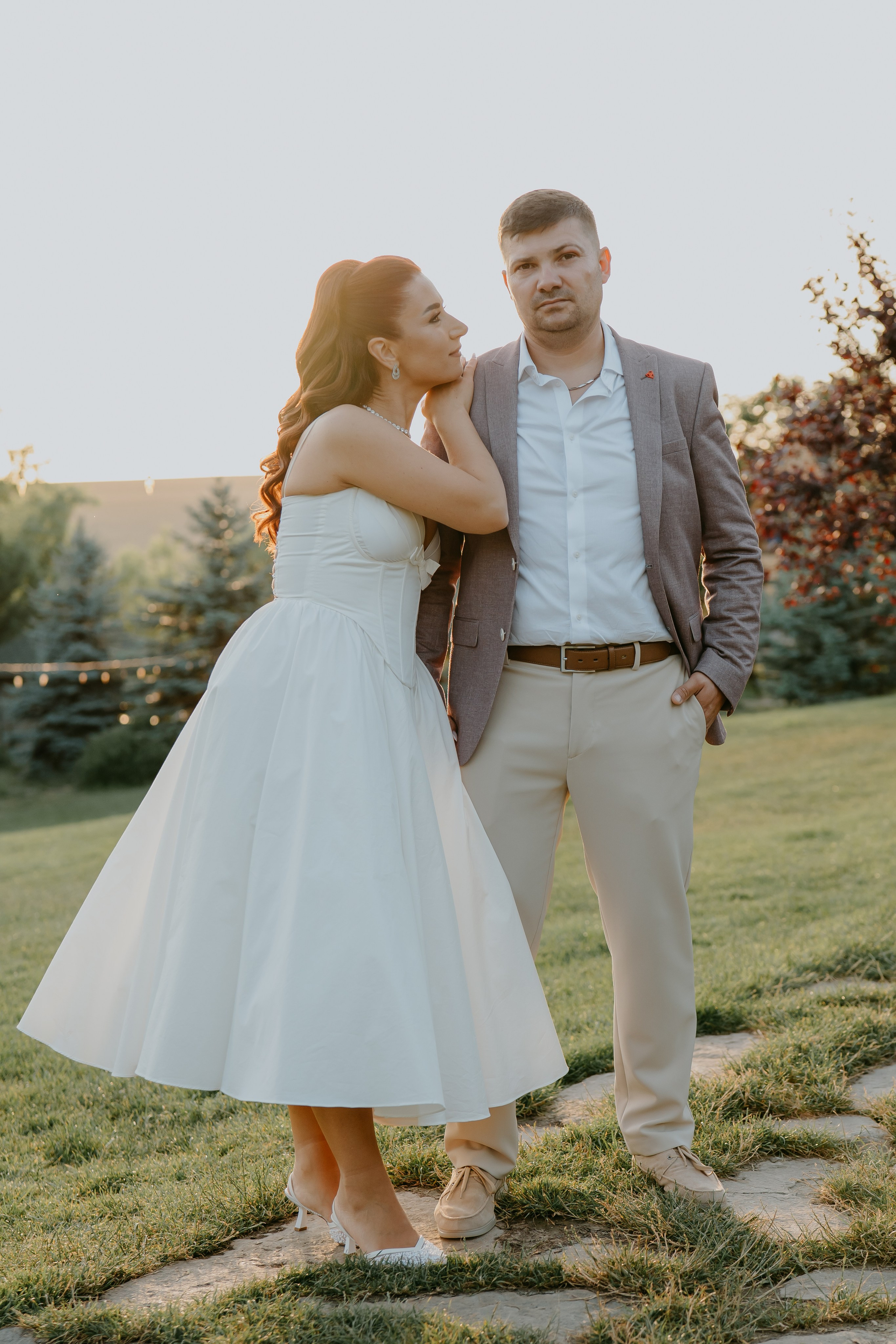 V & A. Crudueugen.com