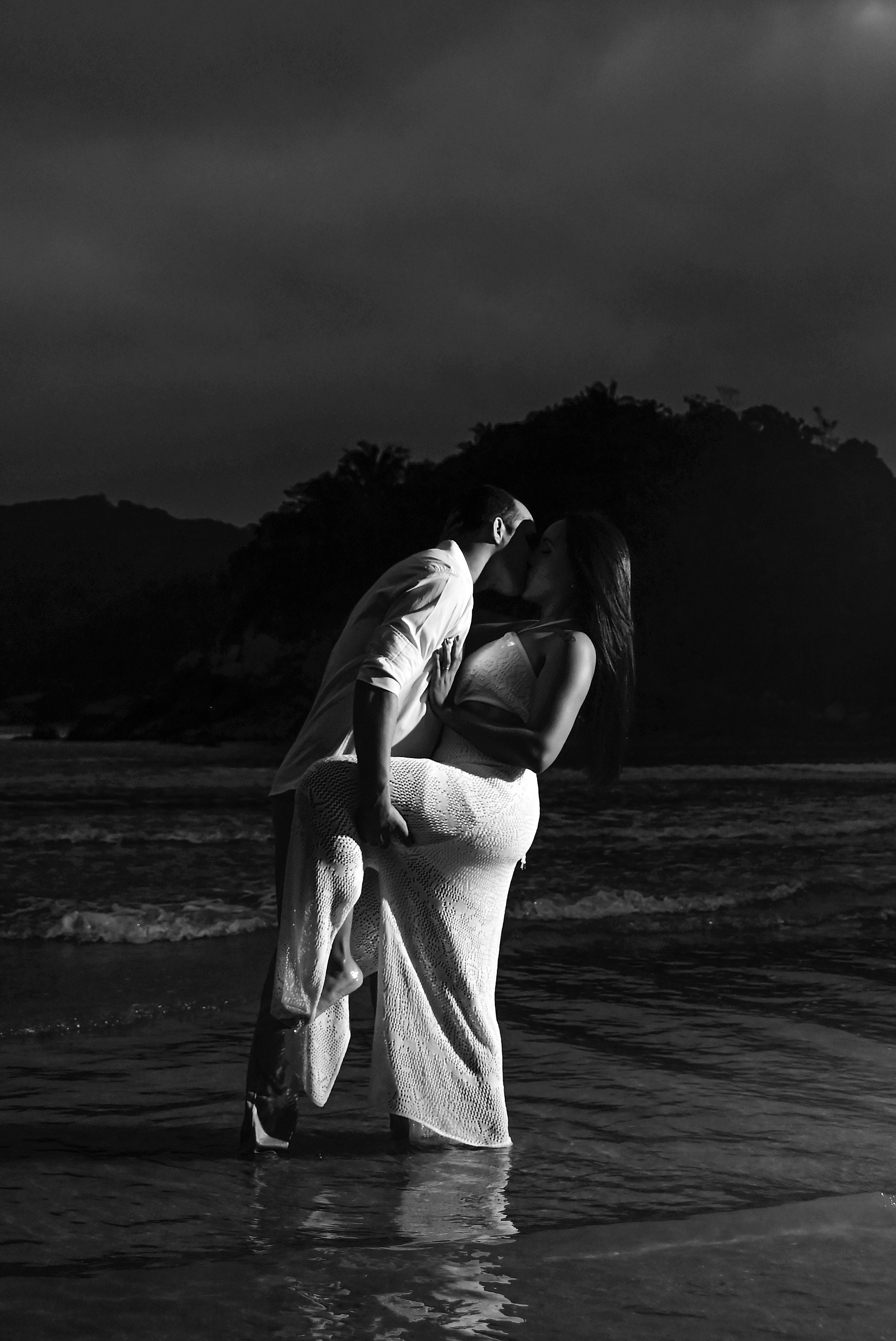Débora & Douglas — Praia das Conchas, Guarujá. Produtora Bride
