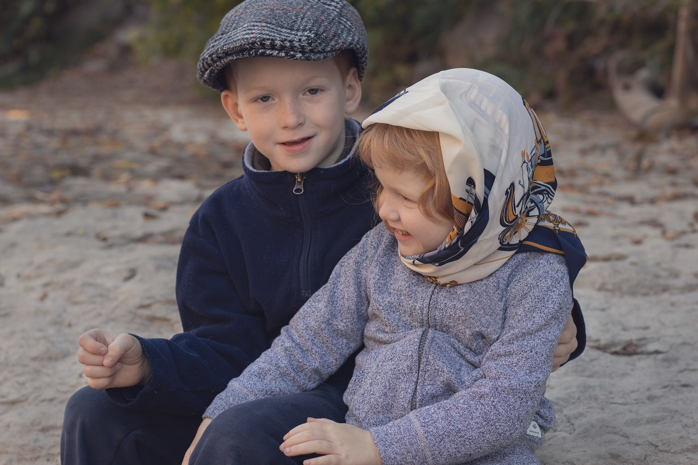 Outdoor photo session with kids. Pretty river, Ontario. Toronto Portrait Photographer Lena Lac