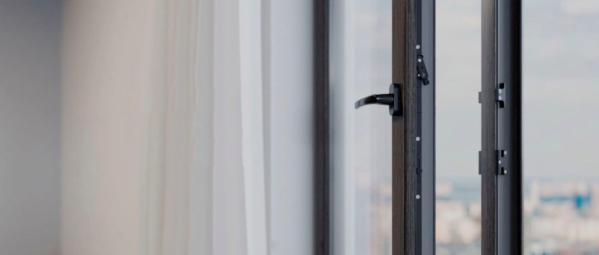 Ламинированное пластиковое окно.