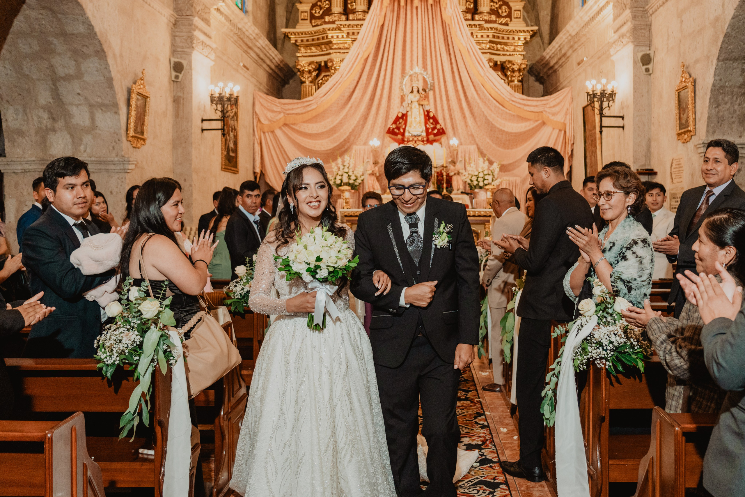 FERNANDO + MARIBEL | BODA RELIGIOSA. Studio KVTA | Fotografía y Video de Bodas en Arequipa