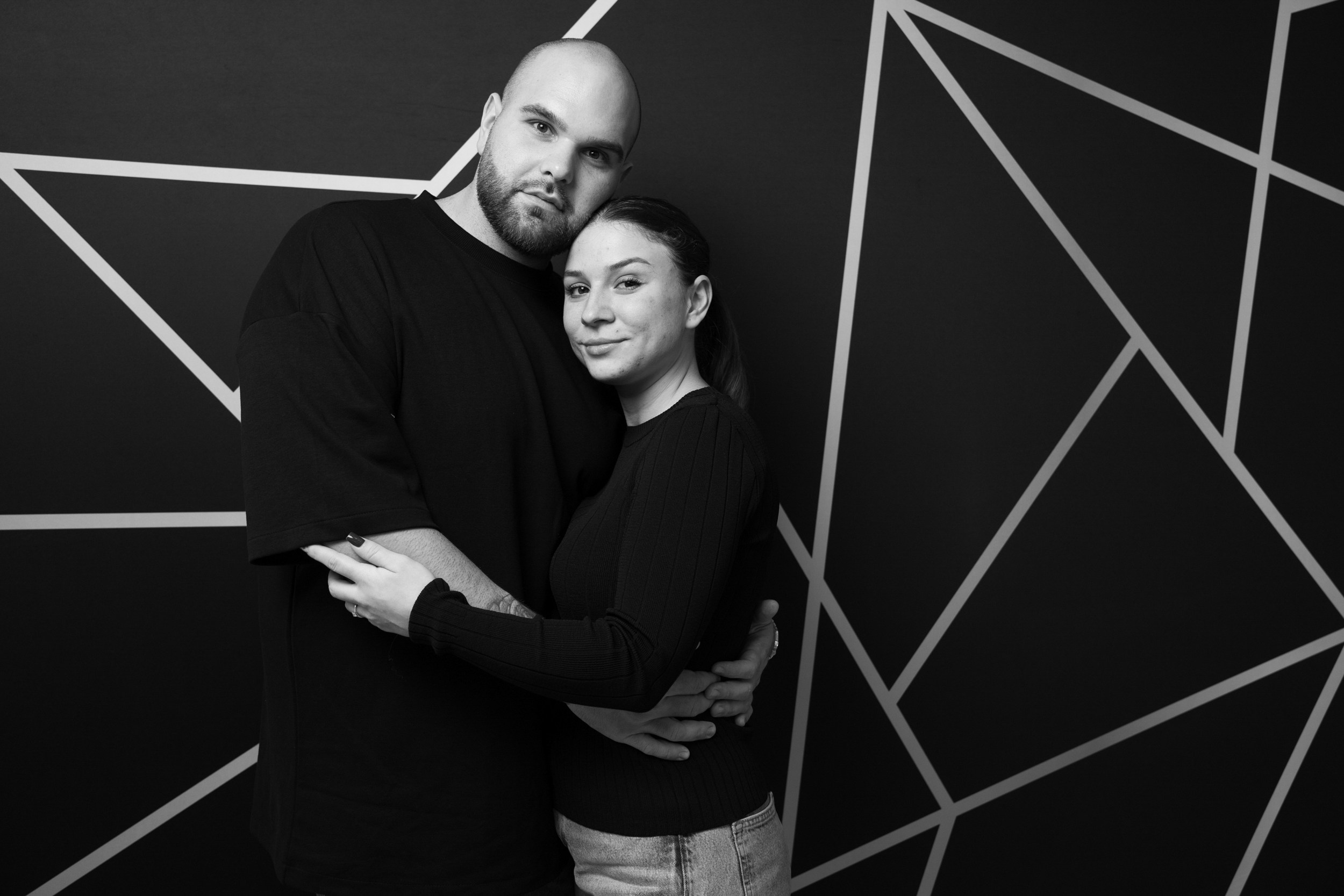 Portrete. STUDIO PORTRET — Portrete realizate cu lumină, timp și atenție. Un studio mobil dedicat fotografiei de portret