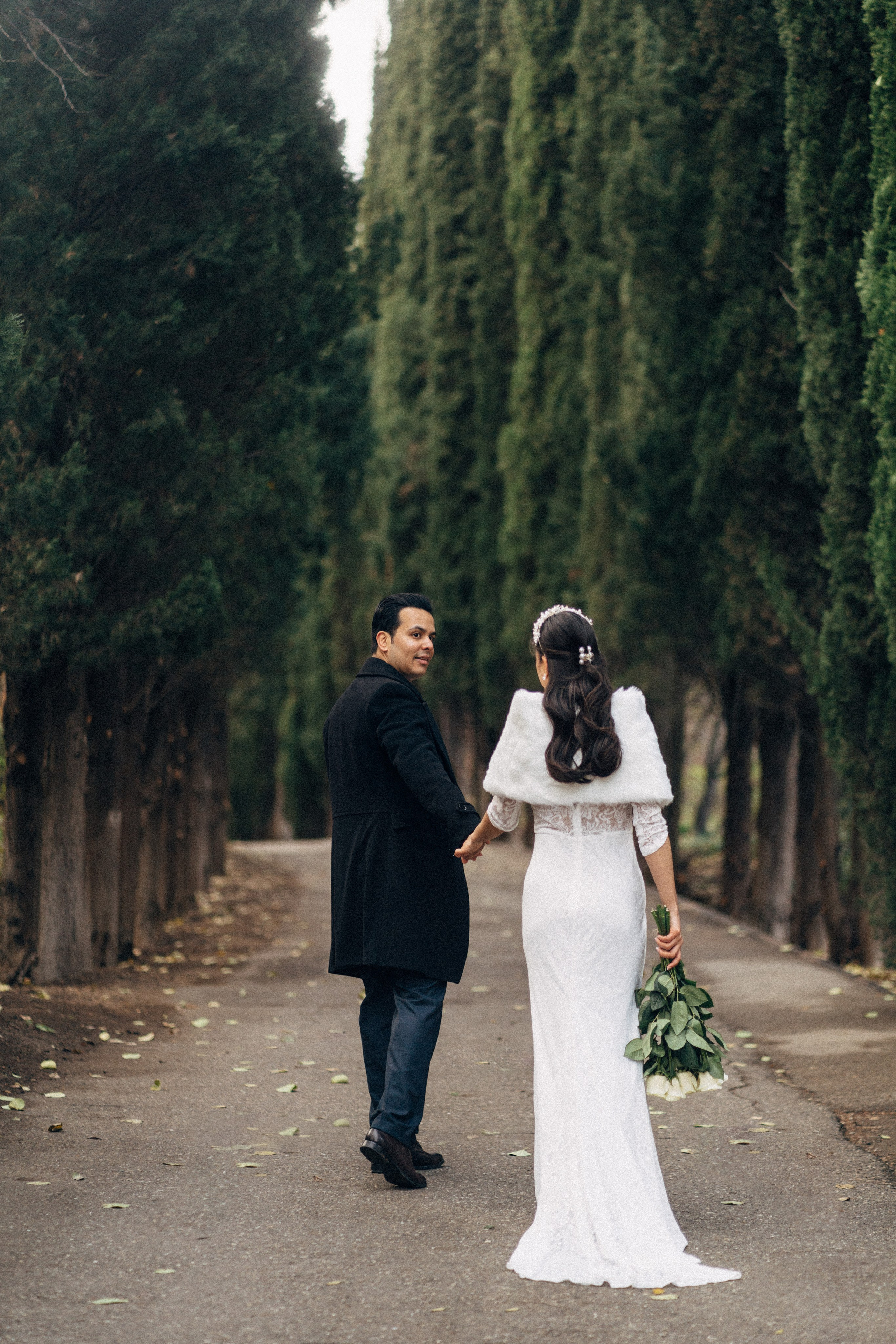 Wedding photo shoot in the Tbilisi Botanical Garden in winter