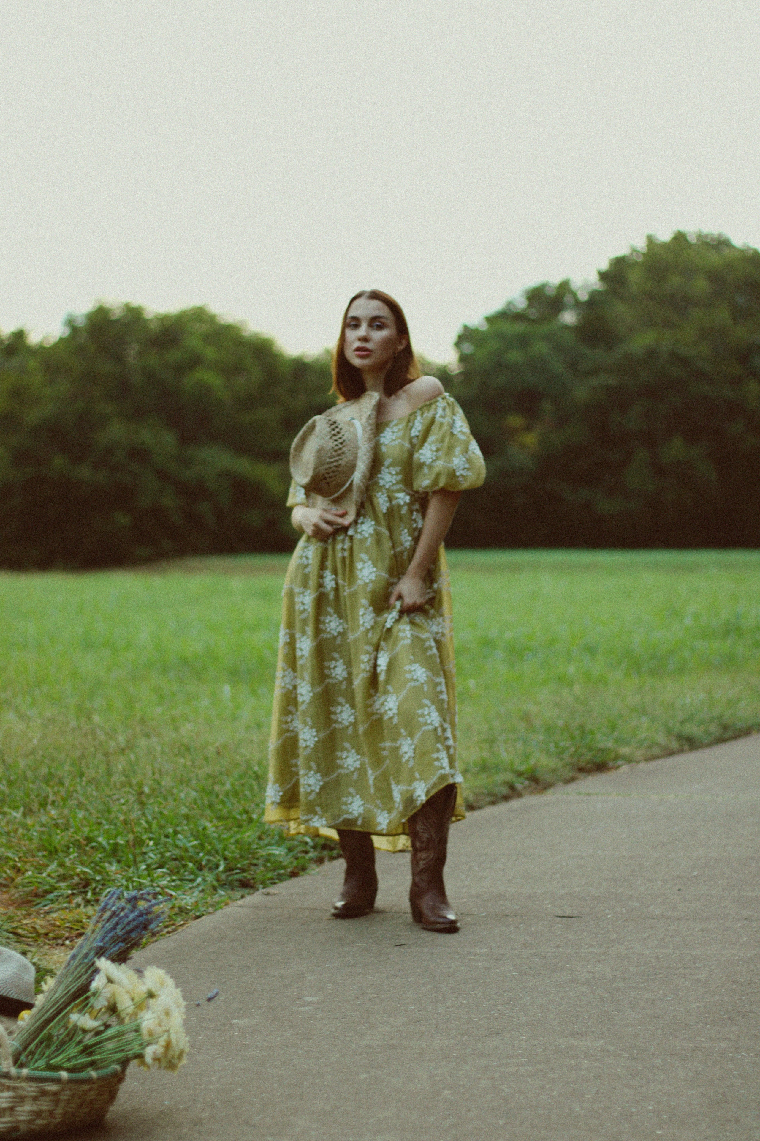 Countryside cowgirl-style portrait photoshoot. Lana Petrychenko — Portrait & Family Photographer. Valencia, Spain