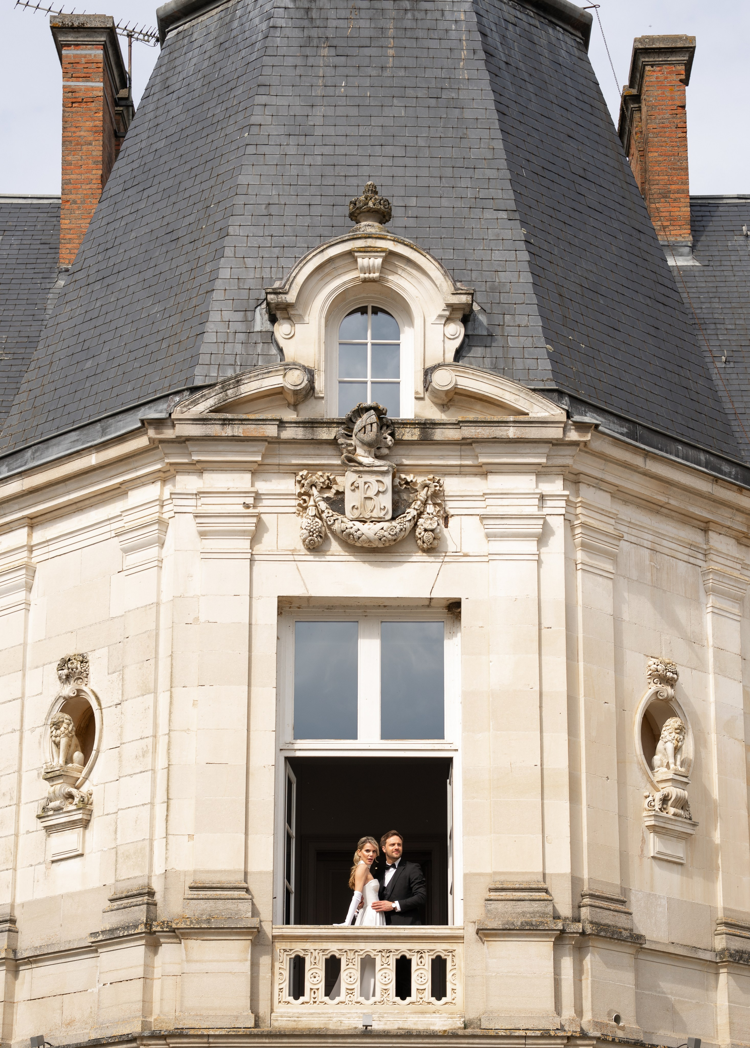 Chateau elopement inspiration. Wedding photographer in Paris Oksana Shum